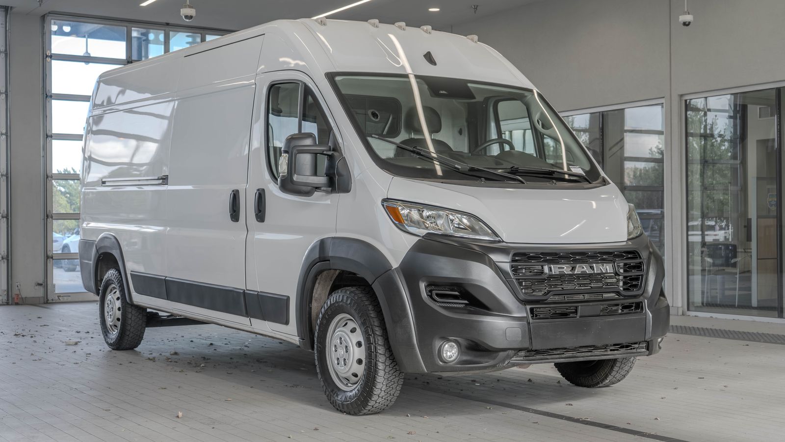 2025 Ram ProMaster 2500 High Roof — foto completa 21 de 34