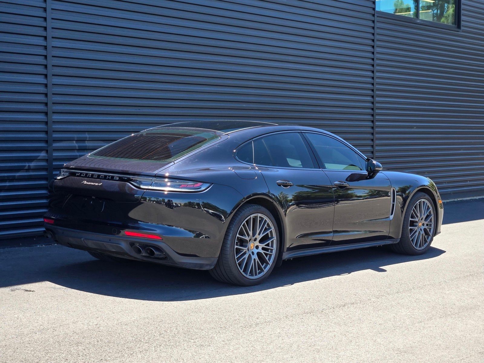2023 Porsche Panamera 4 Platinum Edition — foto completa 7 de 27