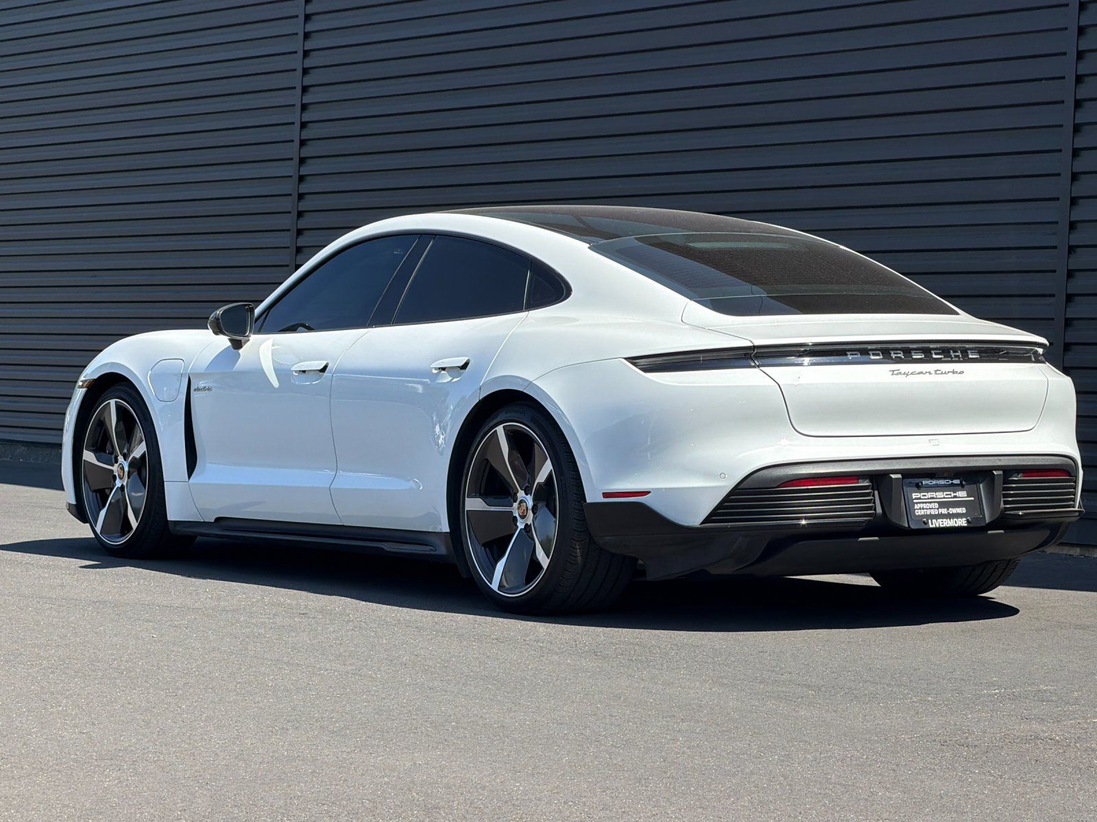 2021 Porsche Taycan Turbo — full photo 3 of 28