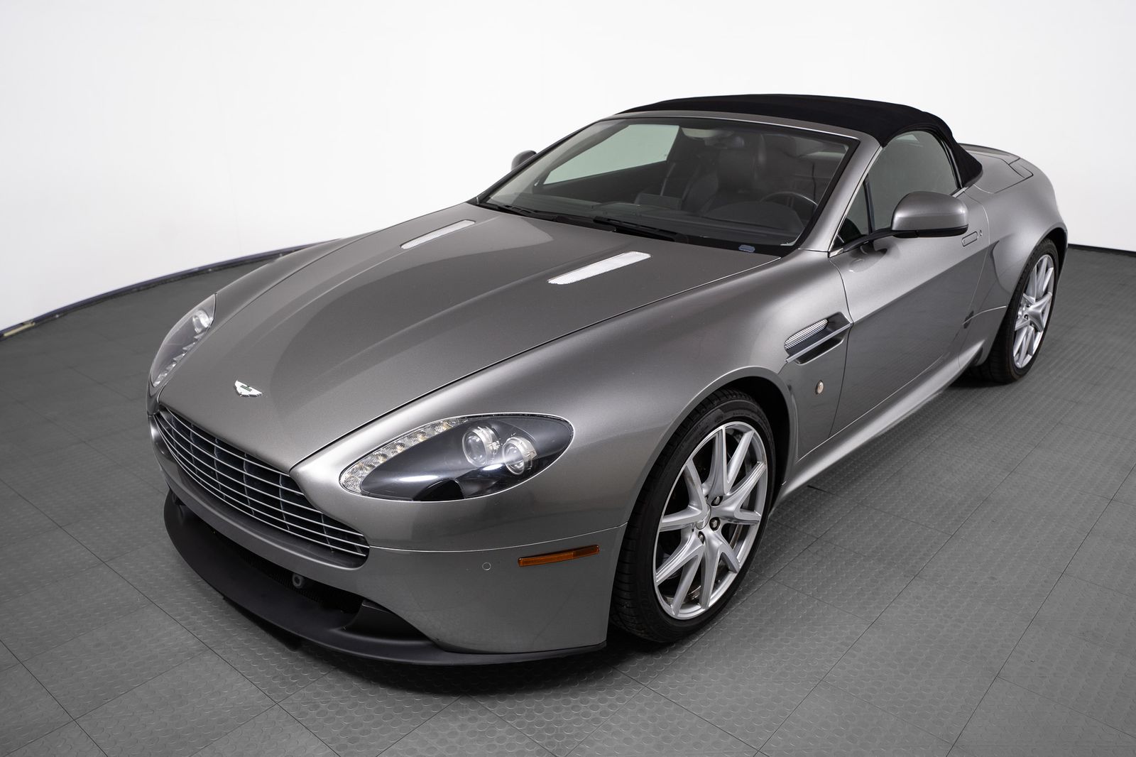 2012 Aston Martin V8 Vantage — full photo 43 of 50