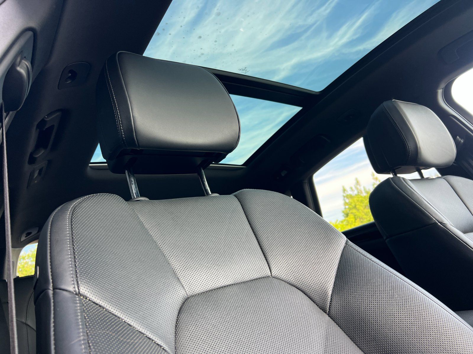 2025 Porsche Macan Base — full photo 17 of 28