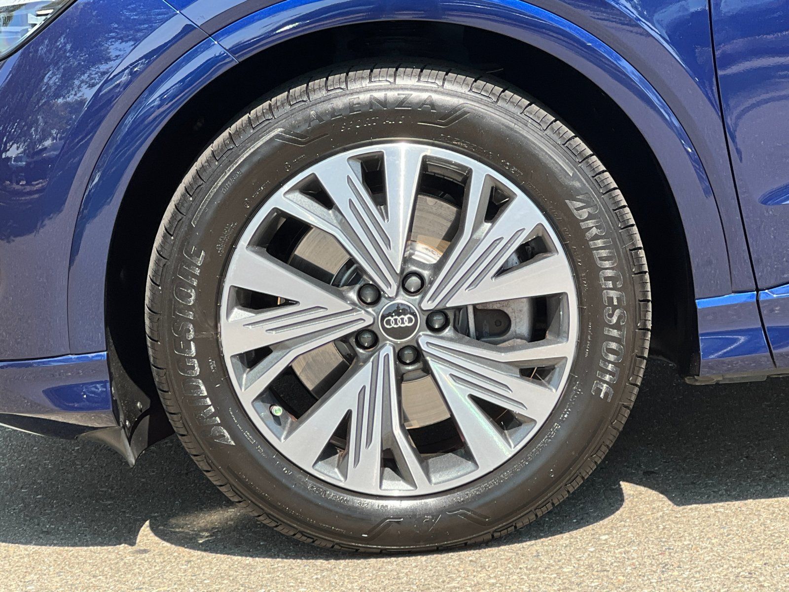 2023 Audi Q4 e-tron Premium — foto completa 25 de 28