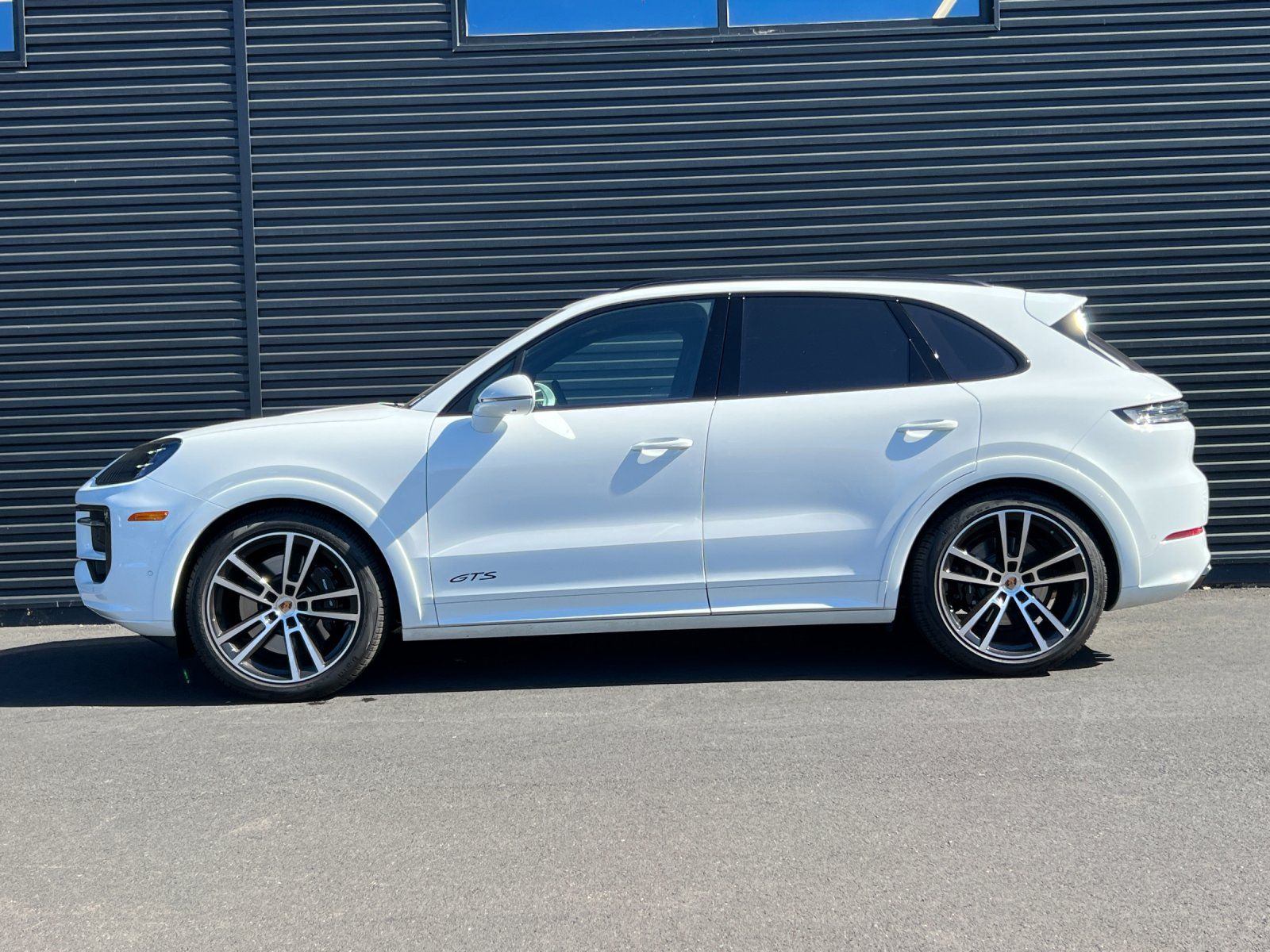 2026 Porsche Cayenne GTS — full photo 2 of 29