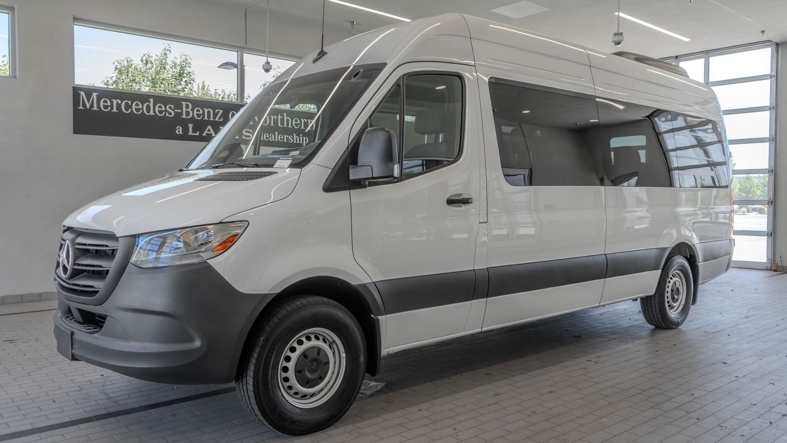 2025 Mercedes-Benz Sprinter 2500 Passenger 170 WB — foto completa 3 de 35