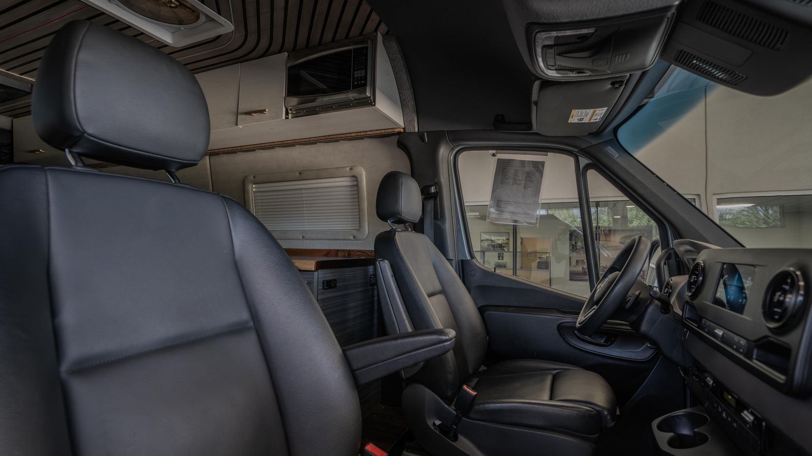 2023 Mercedes-Benz Sprinter 2500 Cargo 144 WB — foto completa 32 de 34