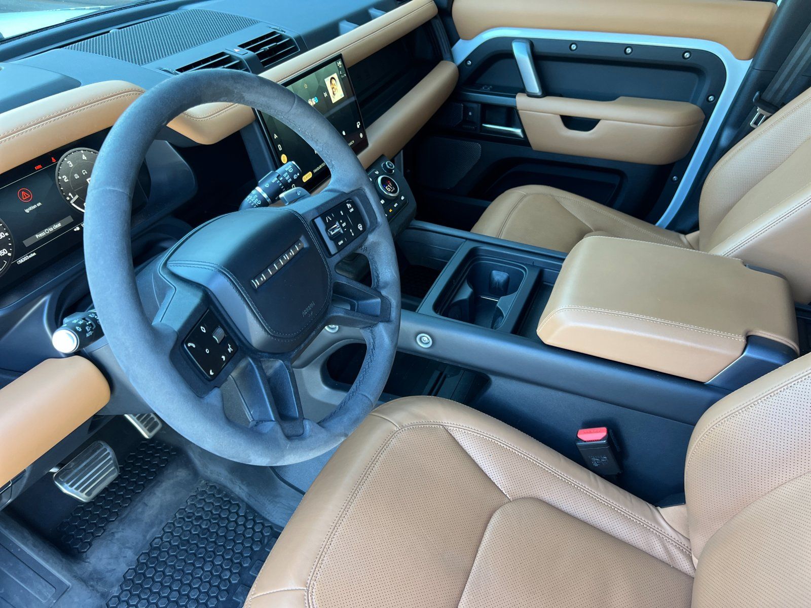 2023 Land Rover Defender 110 V8 — foto completa 9 de 27