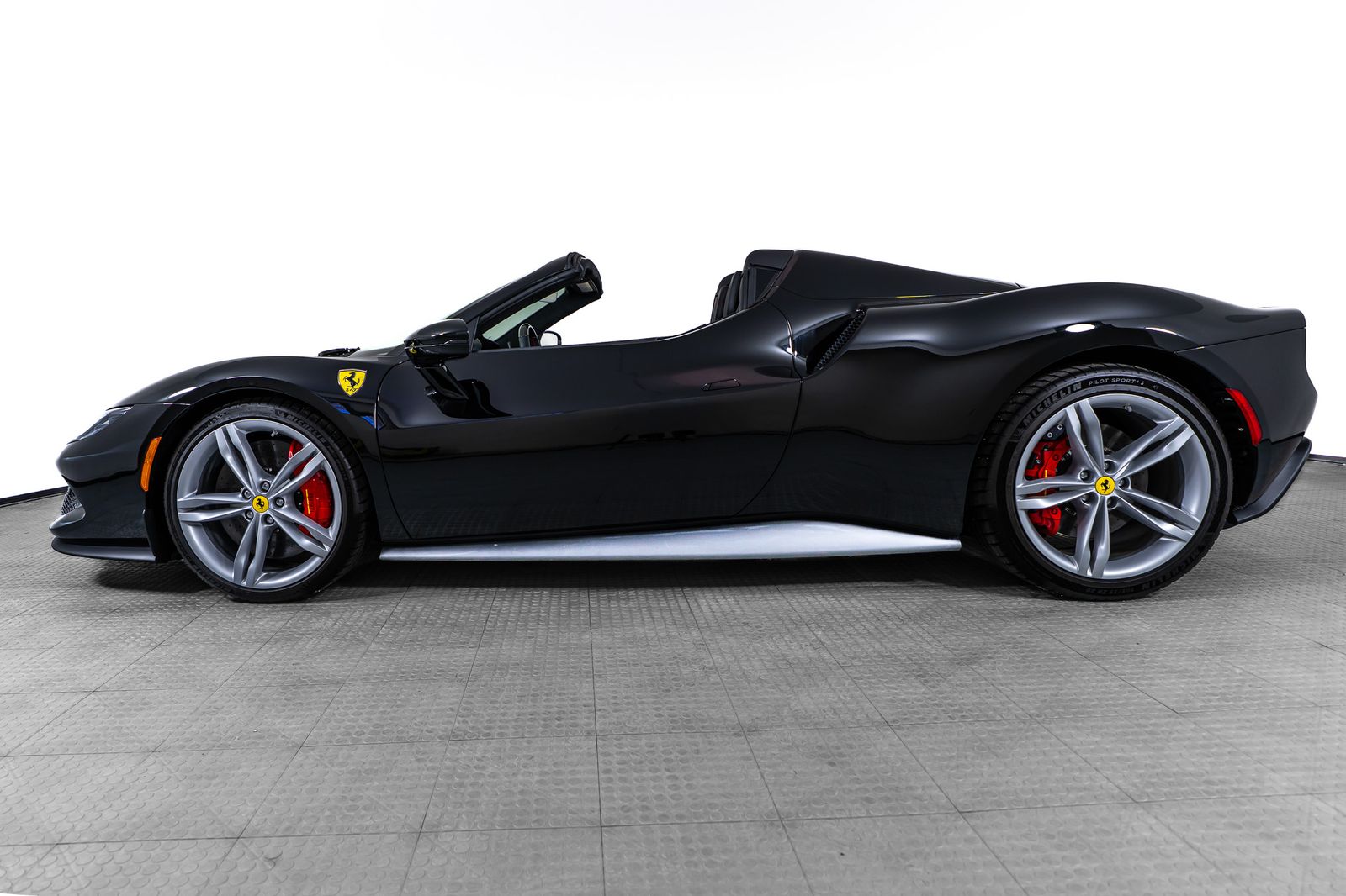 2024 Ferrari 296 GTS — full photo 2 of 46