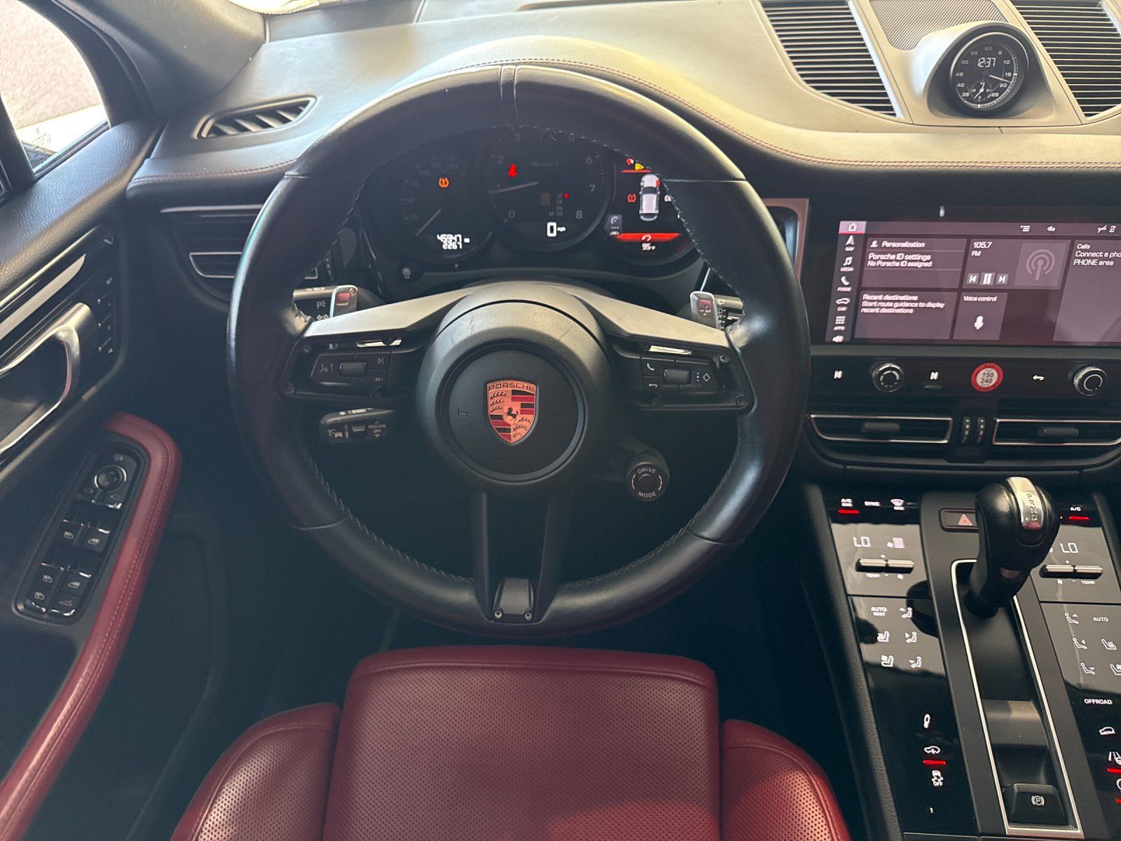 2023 Porsche Macan T — full photo 14 of 28