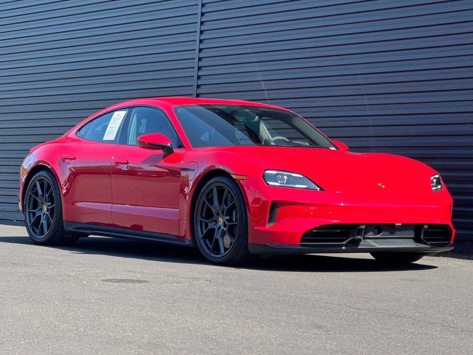 2025 Porsche Taycan GTS — full photo 10 of 28
