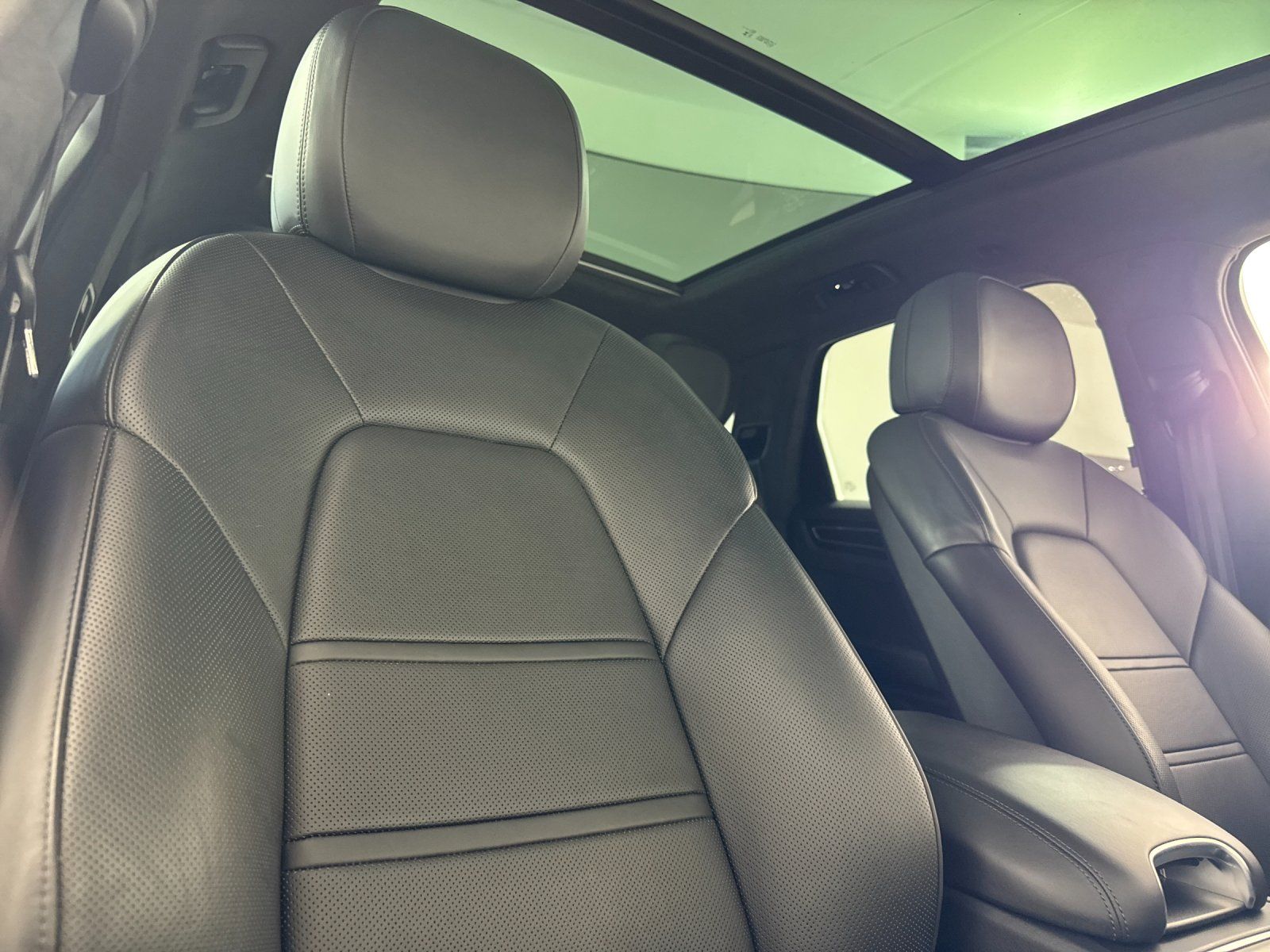 2023 Porsche Cayenne GTS — full photo 18 of 30