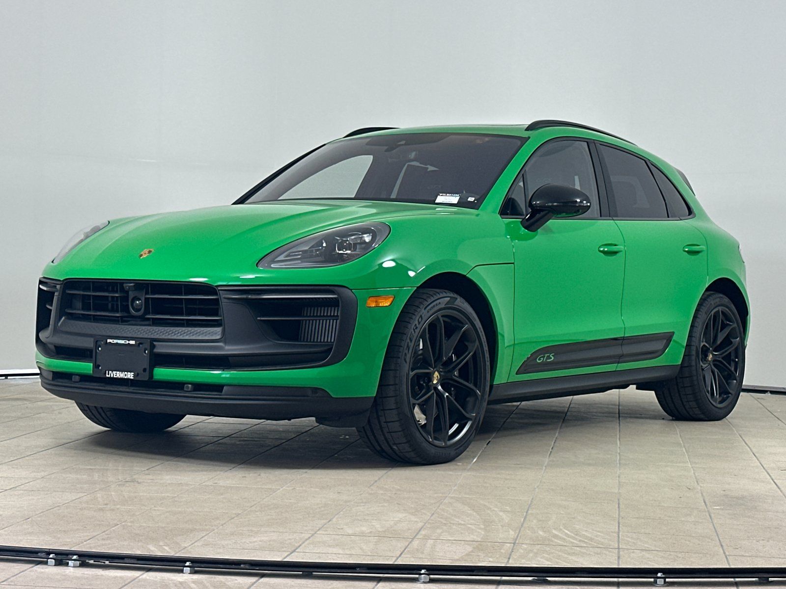 2026 Porsche Macan GTS — full photo 1 of 27