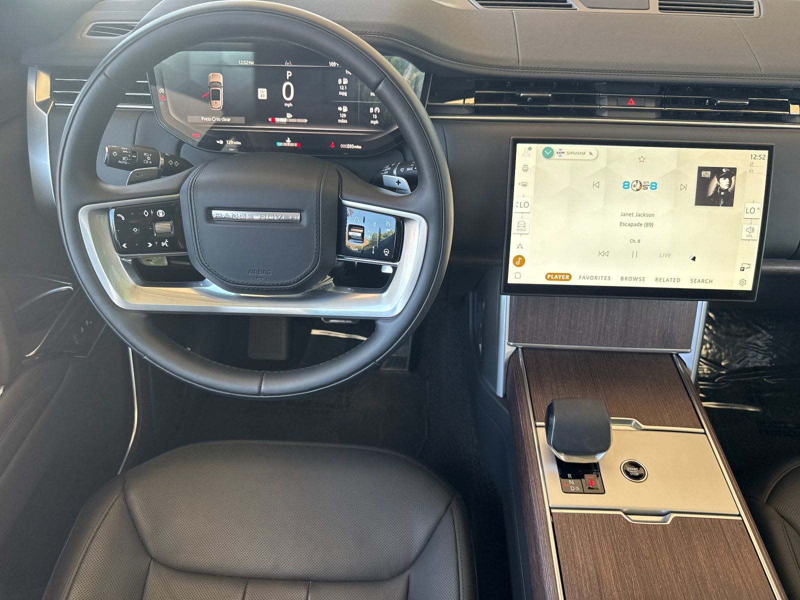 2025 Land Rover Range Rover SE — full photo 14 of 30