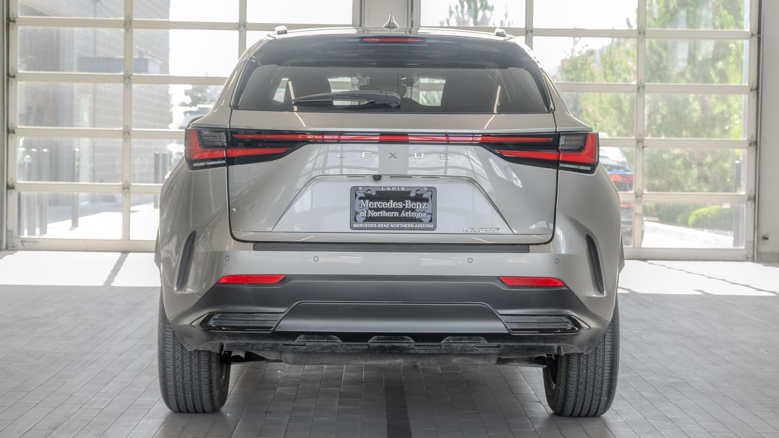2025 Lexus NX 250 Premium — foto completa 13 de 33
