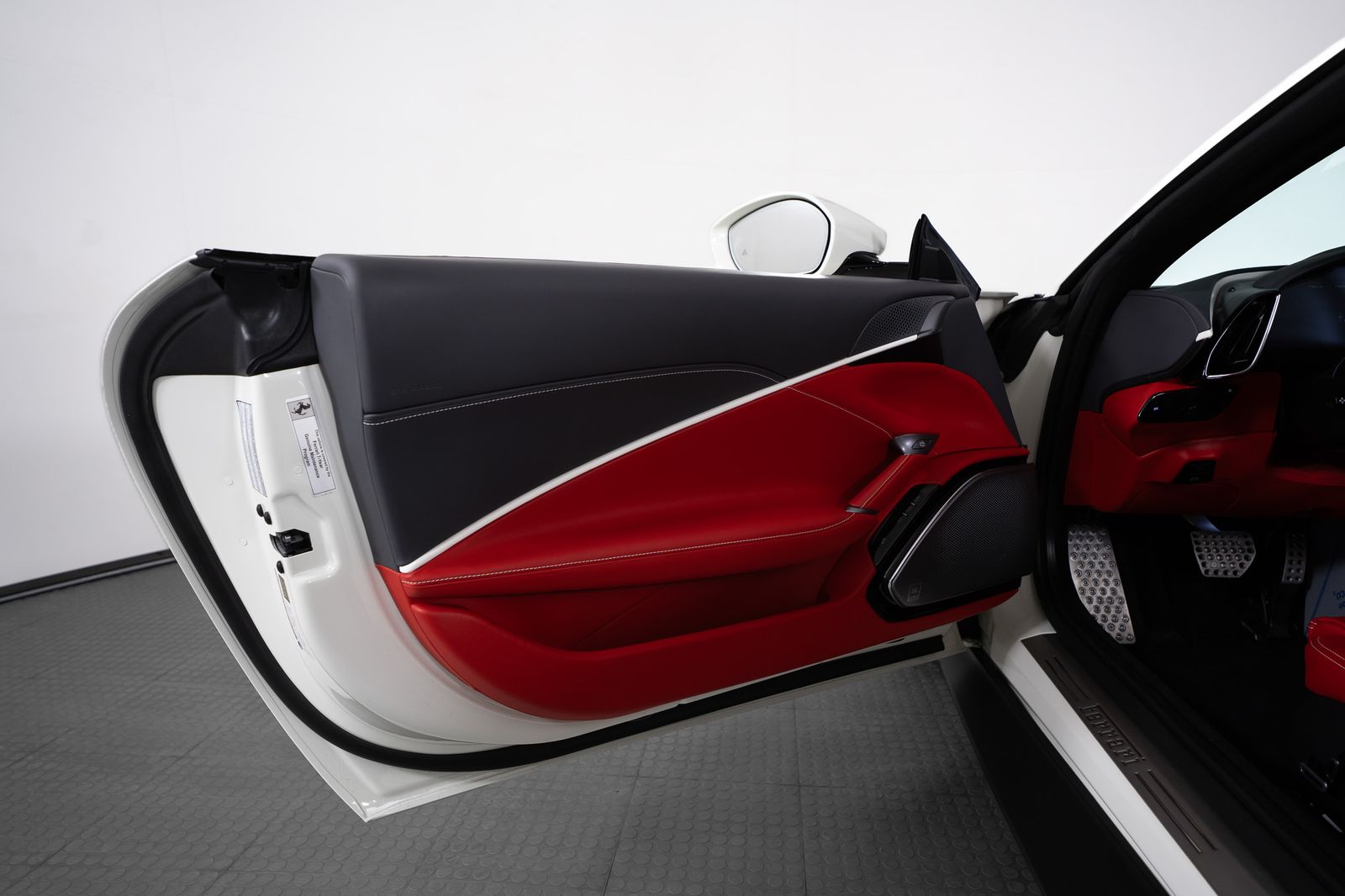 2025 Ferrari Roma Spider — foto completa 18 de 51