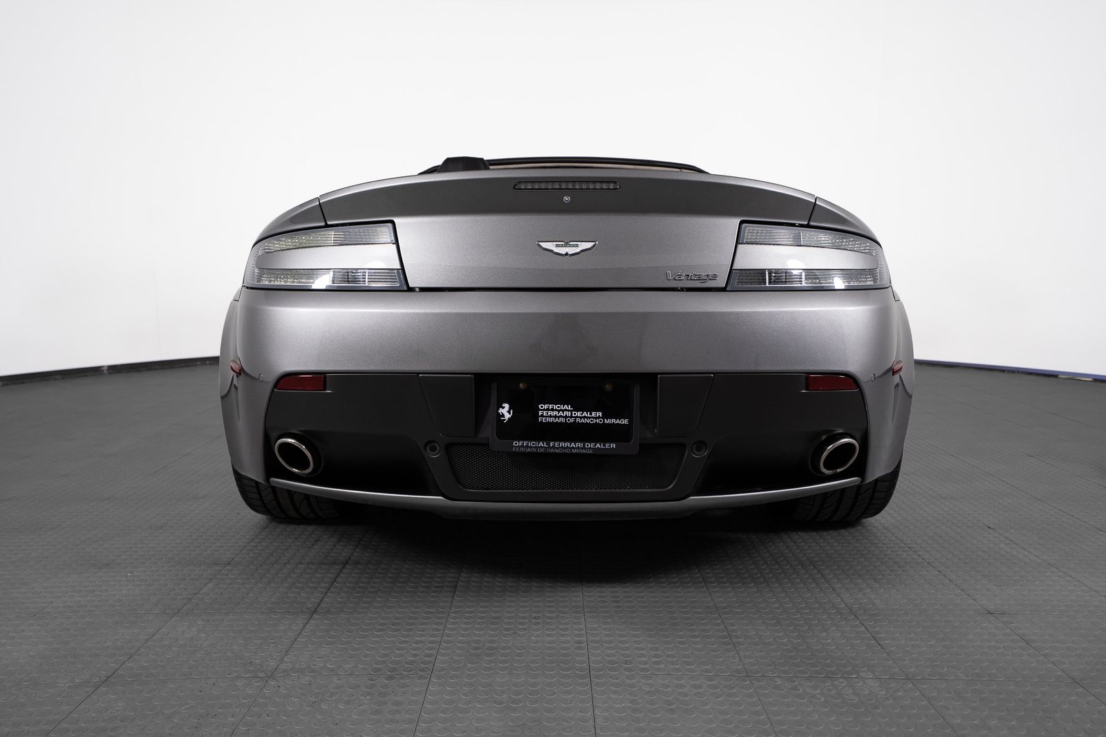 2012 Aston Martin V8 Vantage — full photo 4 of 50