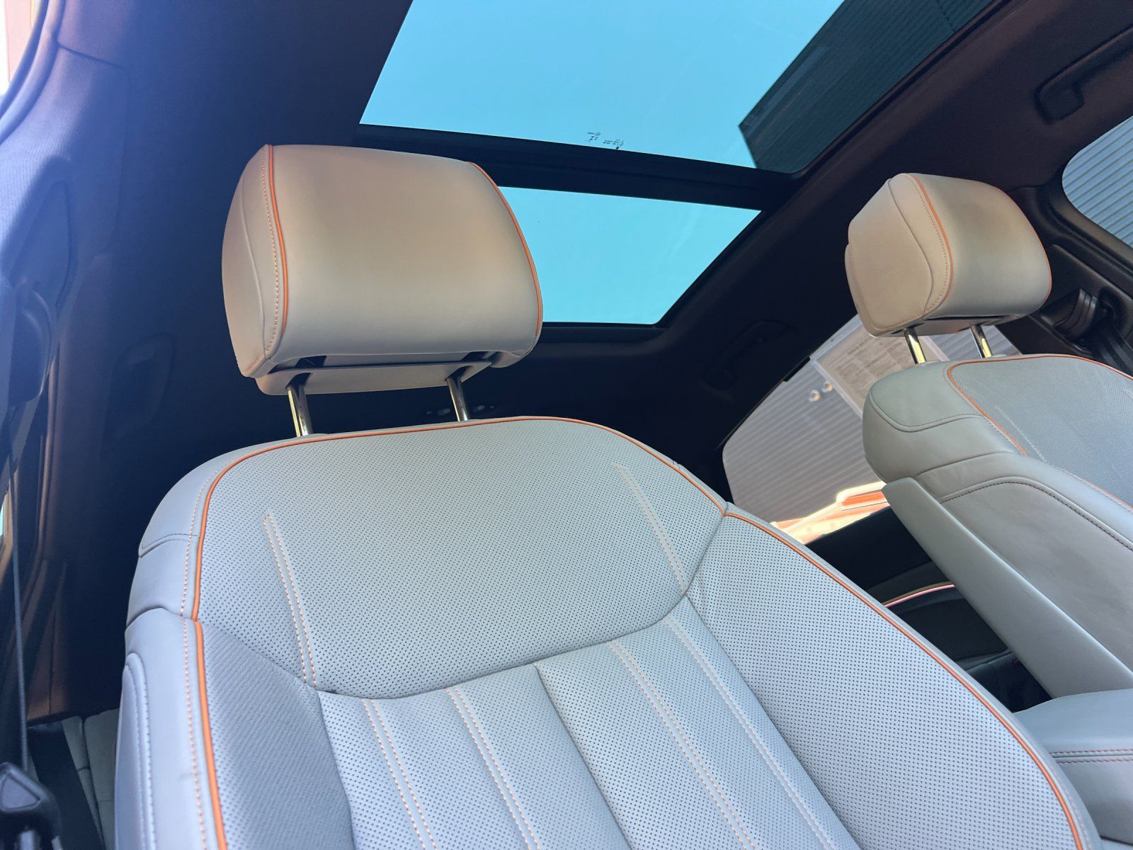 2024 Audi Q8 Sportback e-tron Prestige — foto completa 16 de 28