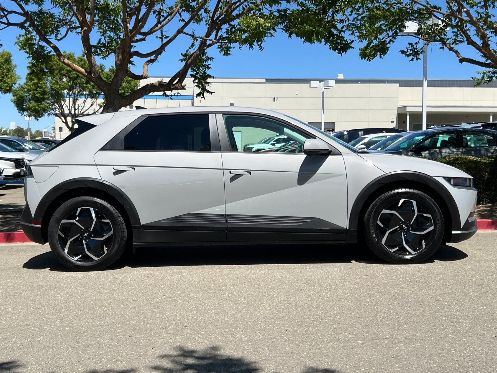 2024 Hyundai IONIQ 5 SEL — full photo 7 of 29