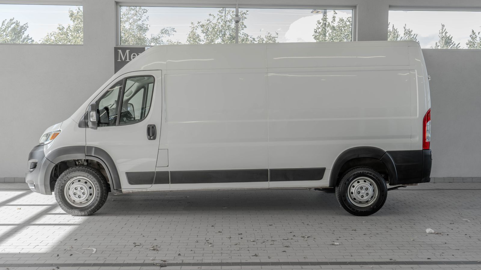 2025 Ram ProMaster 2500 High Roof — foto completa 2 de 34