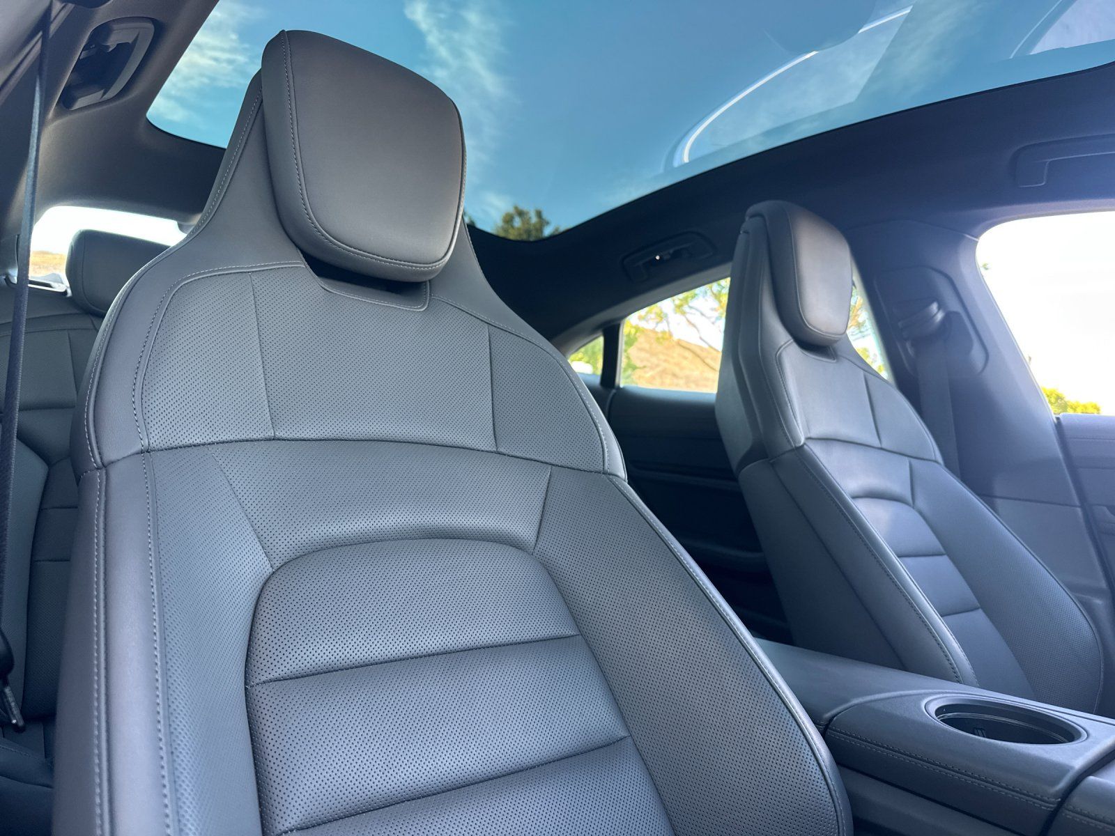 2024 Porsche Taycan 4S — full photo 17 of 29