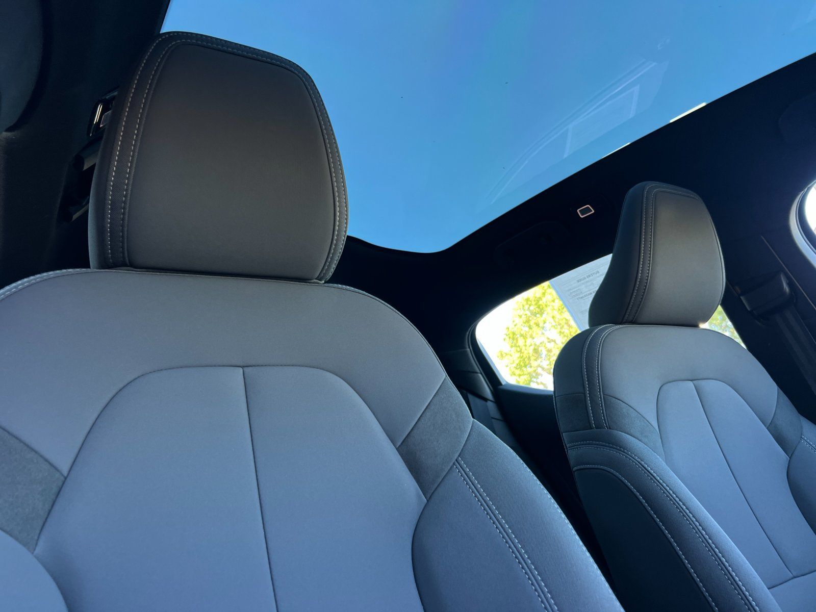2022 Polestar 2 Long Range Dual Motor — full photo 17 of 29