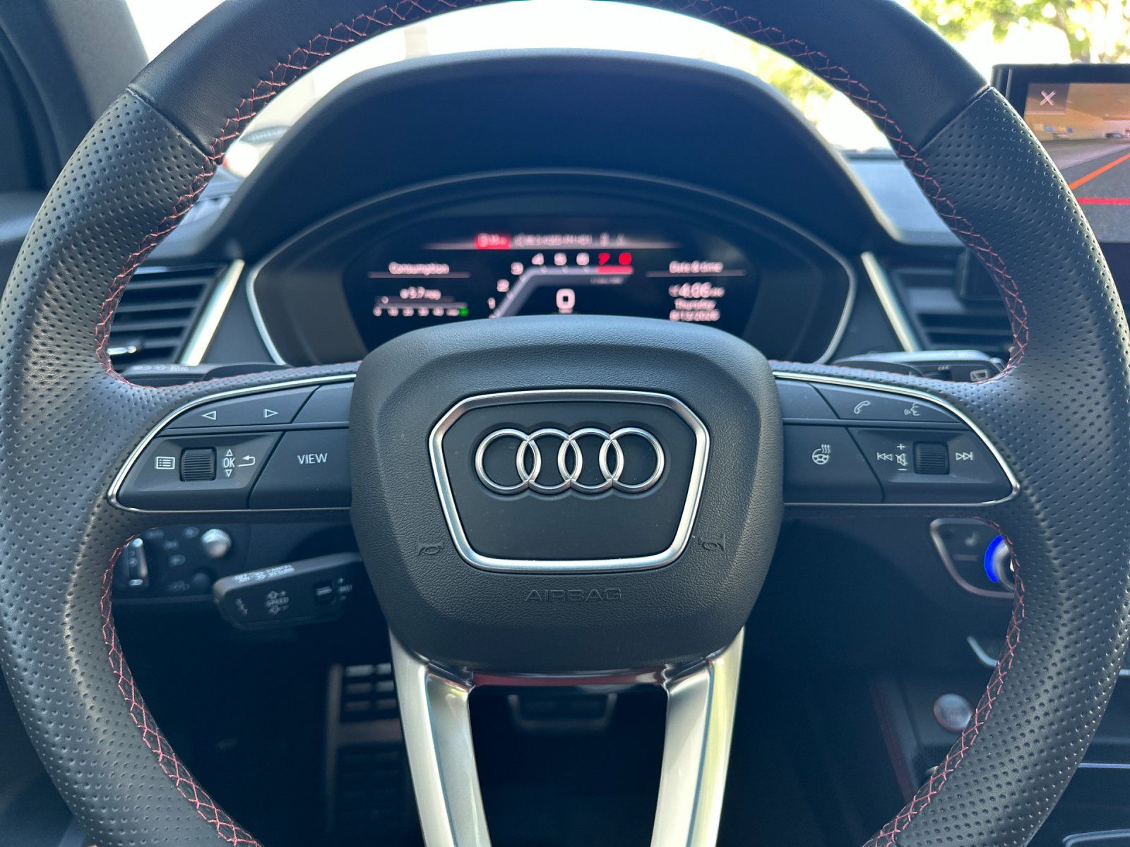 2023 Audi SQ5 Prestige — full photo 23 of 28