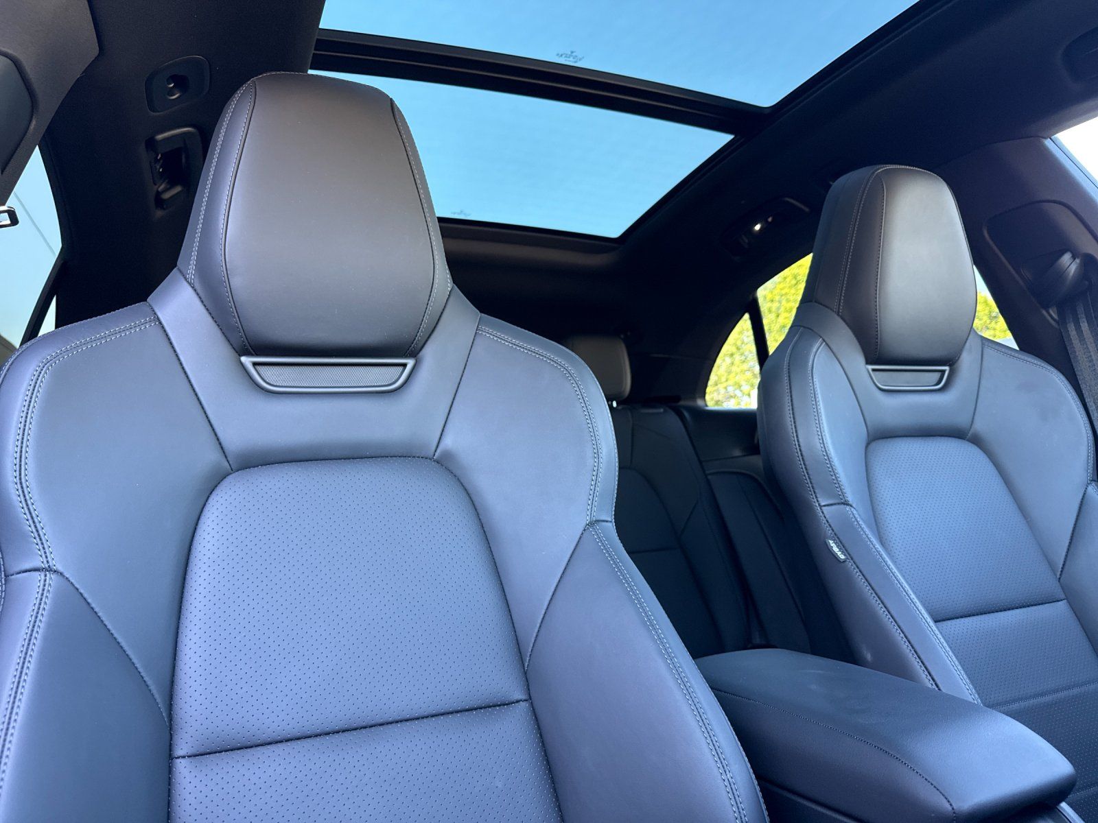 2025 Porsche Macan Electric 4 — foto completa 17 de 28
