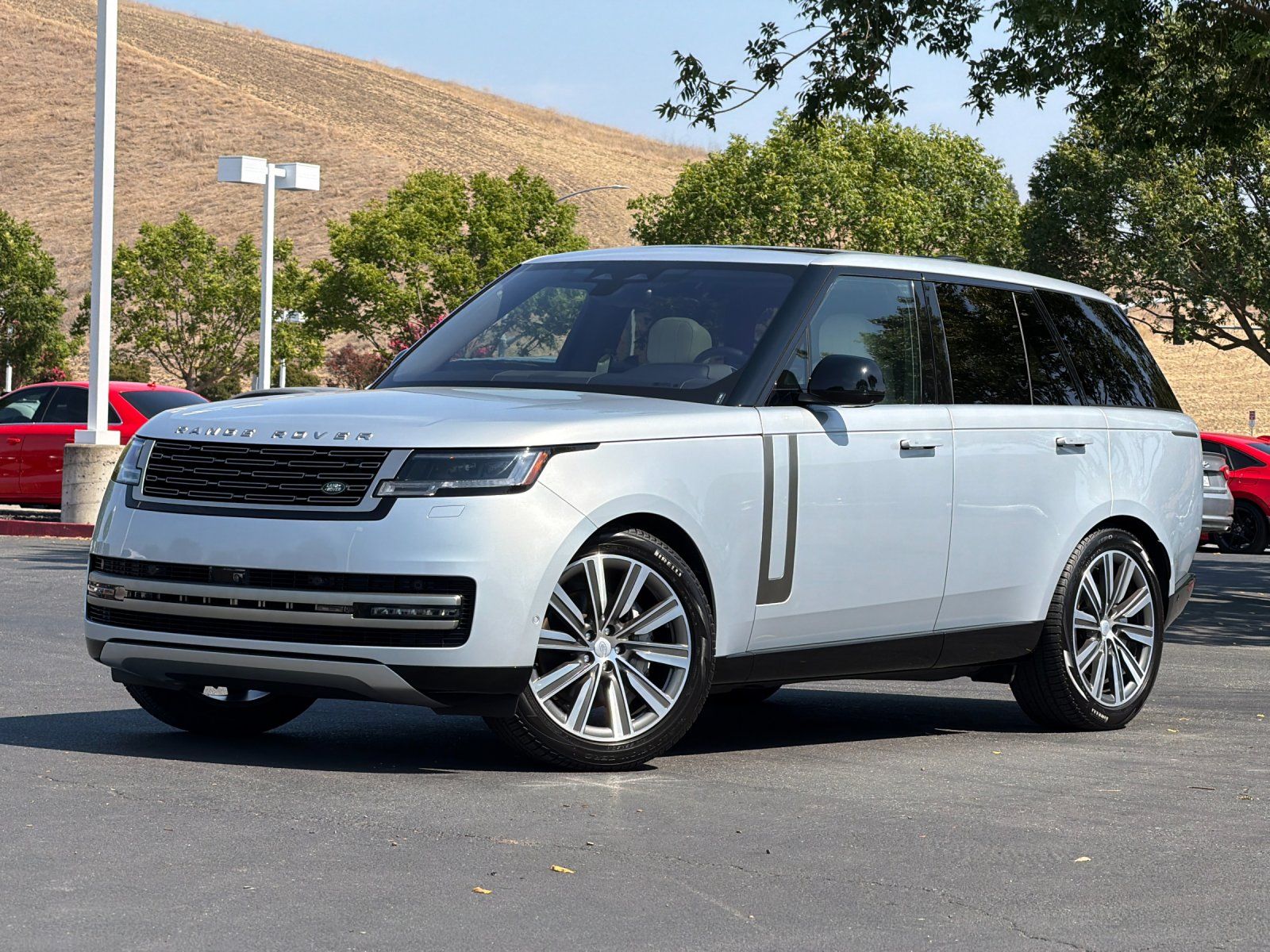 2023 Land Rover Range Rover SE — full photo 1 of 28