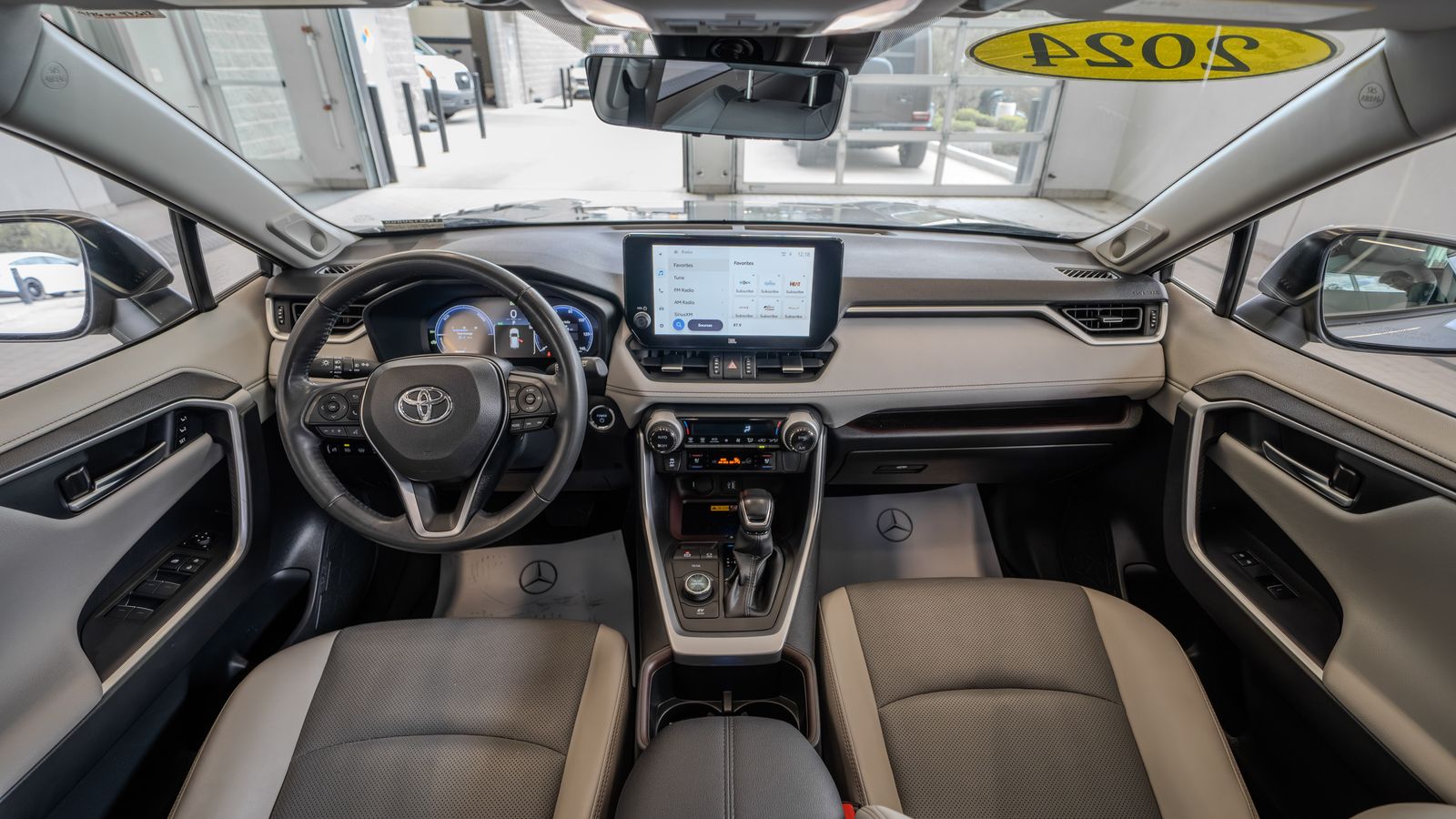 2024 Toyota RAV4 Hybrid Limited — foto completa 8 de 35