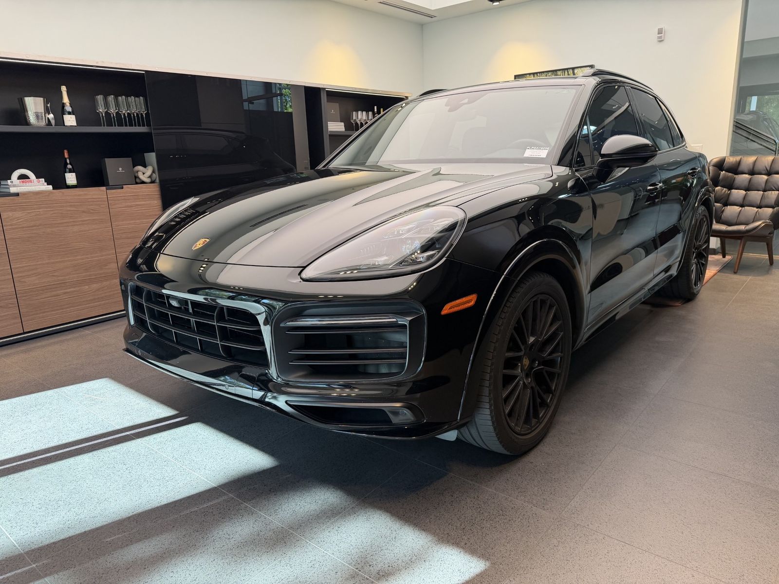 2023 Porsche Cayenne GTS — full photo 1 of 10