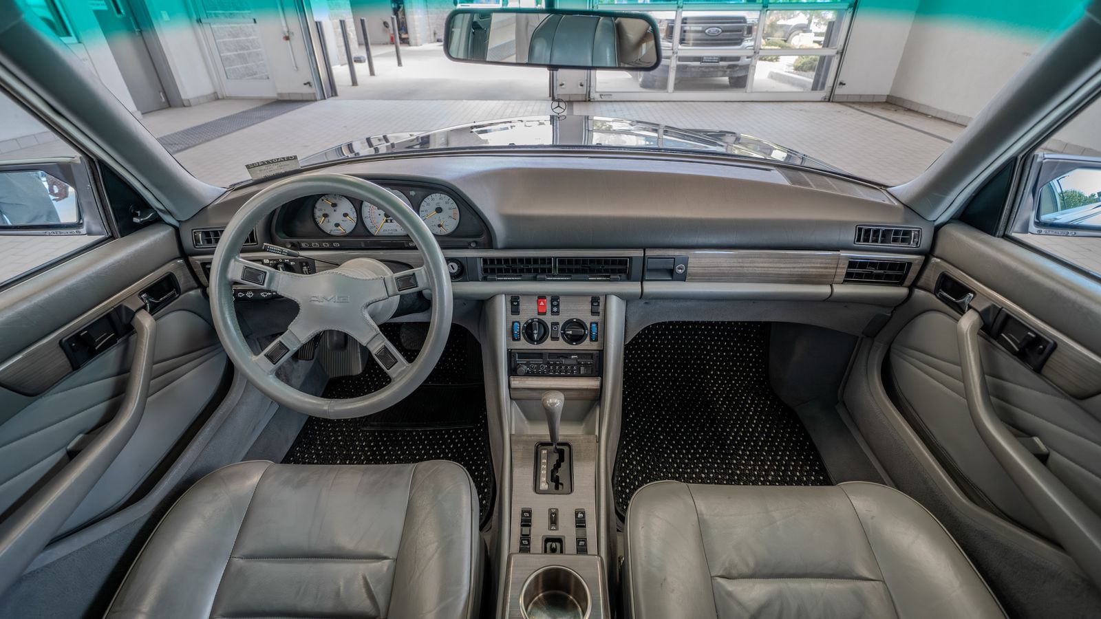 1984 Mercedes 500 SEL — foto completa 8 de 46