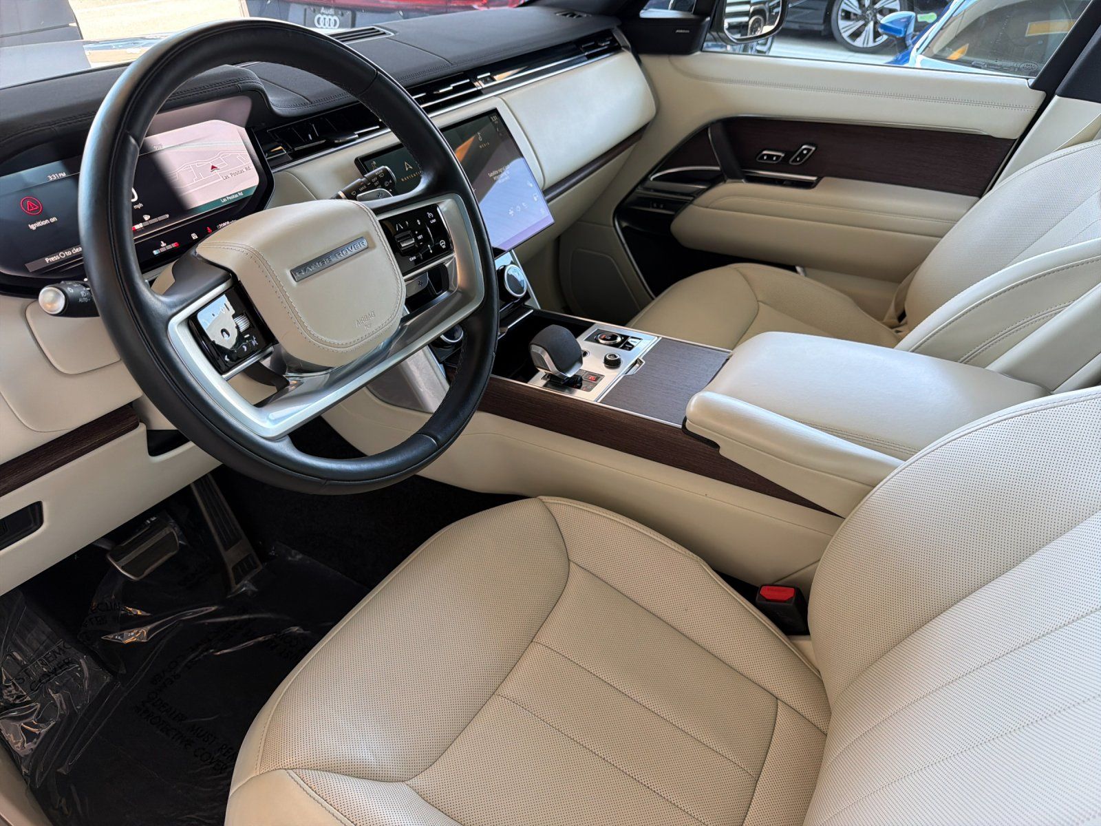 2023 Land Rover Range Rover SE — full photo 9 of 28