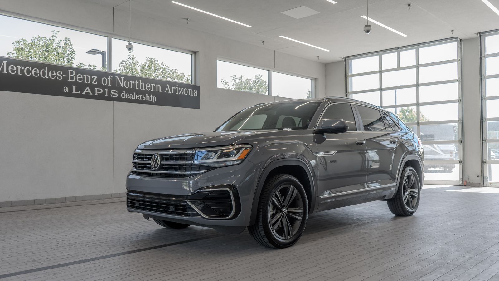 2022 Volkswagen Atlas Cross Sport 3.6L V6 SEL R-Line — foto completa 3 de 34