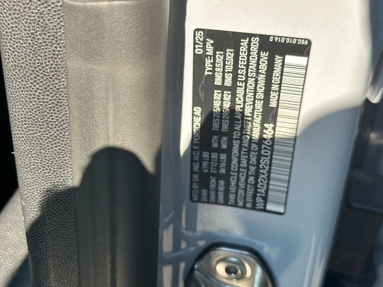 2025 Porsche Macan Electric Base — full photo 29 of 29