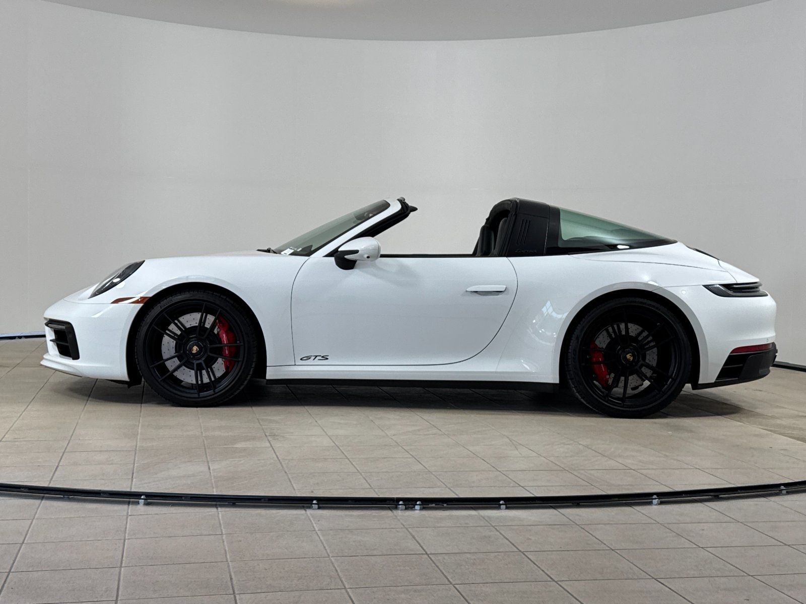 2023 Porsche 911 Targa 4 GTS — full photo 2 of 29