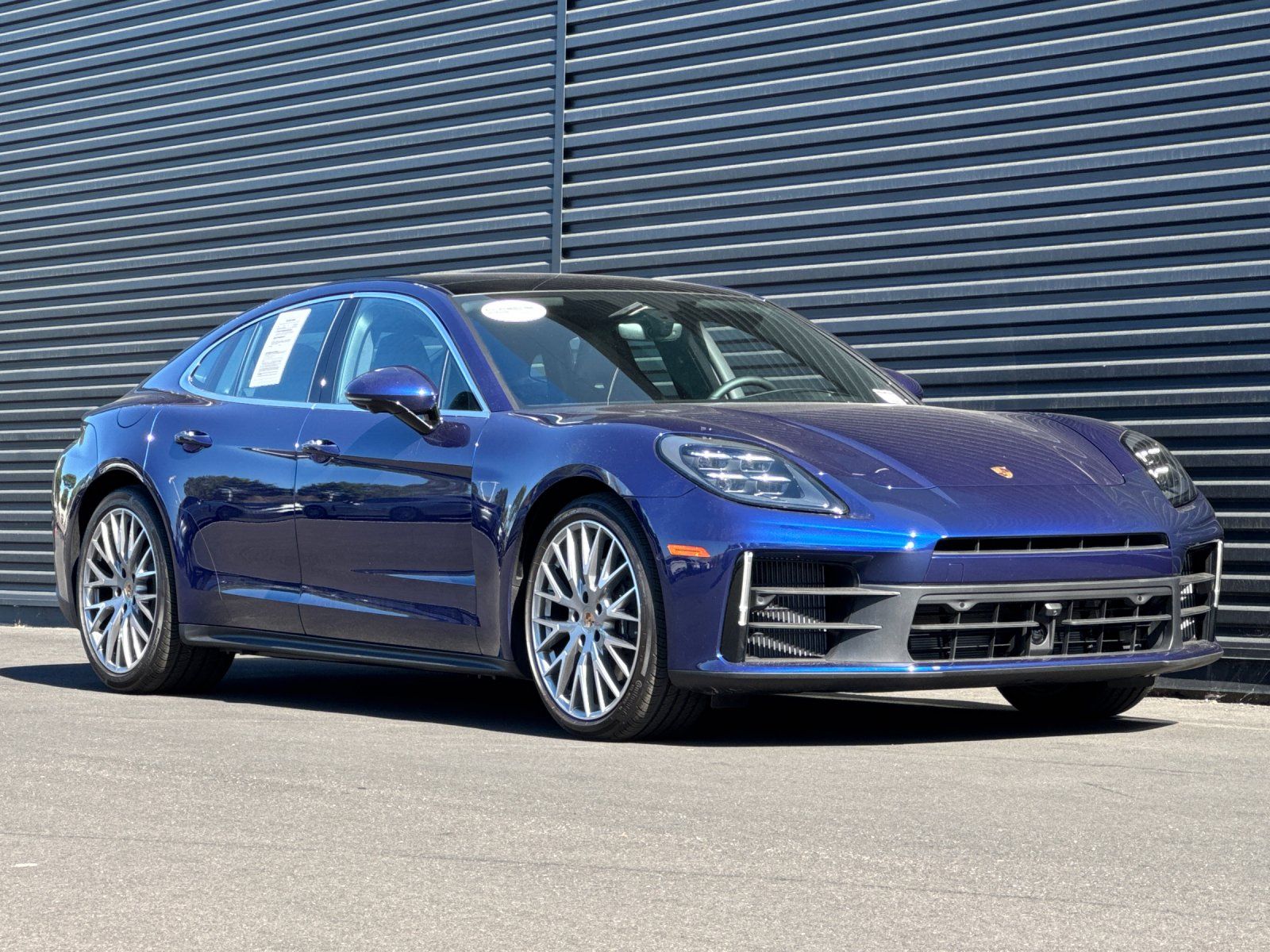 2025 Porsche Panamera 4 — foto completa 10 de 28
