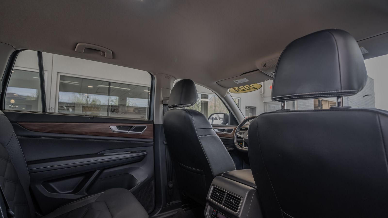 2024 Volkswagen Atlas 2.0T SE w/Technology — foto completa 28 de 35