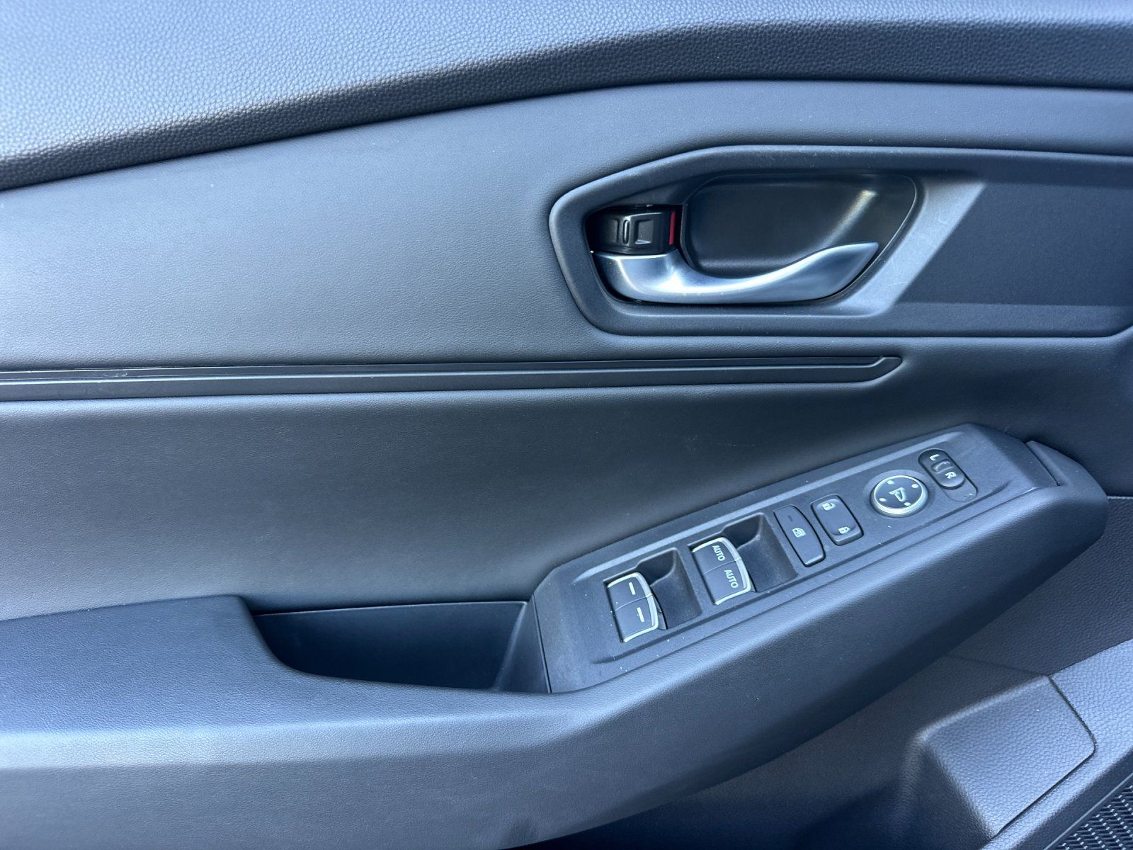 2025 Honda Accord SE — full photo 11 of 26