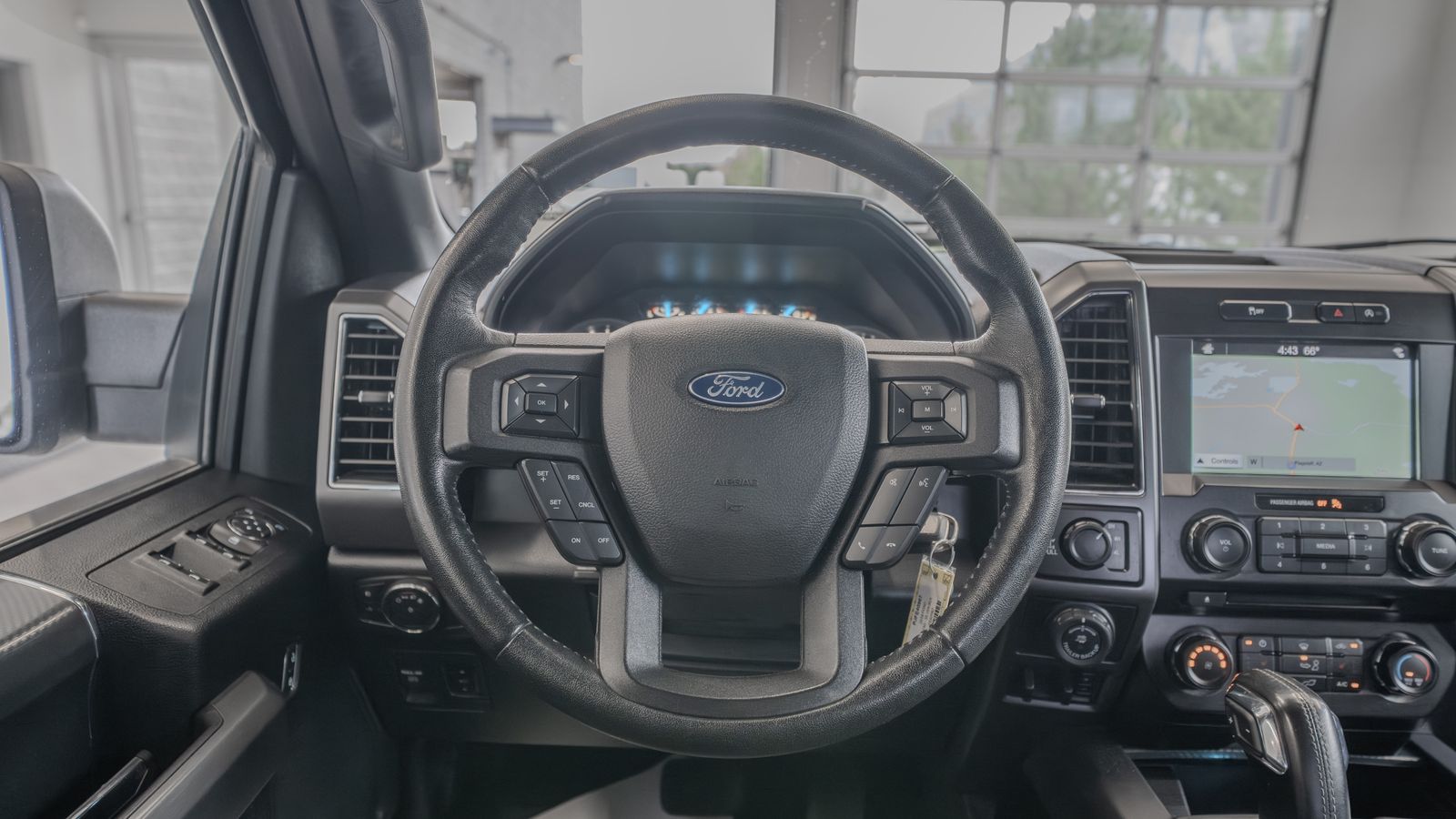 2018 Ford F-150 XLT — foto completa 9 de 33