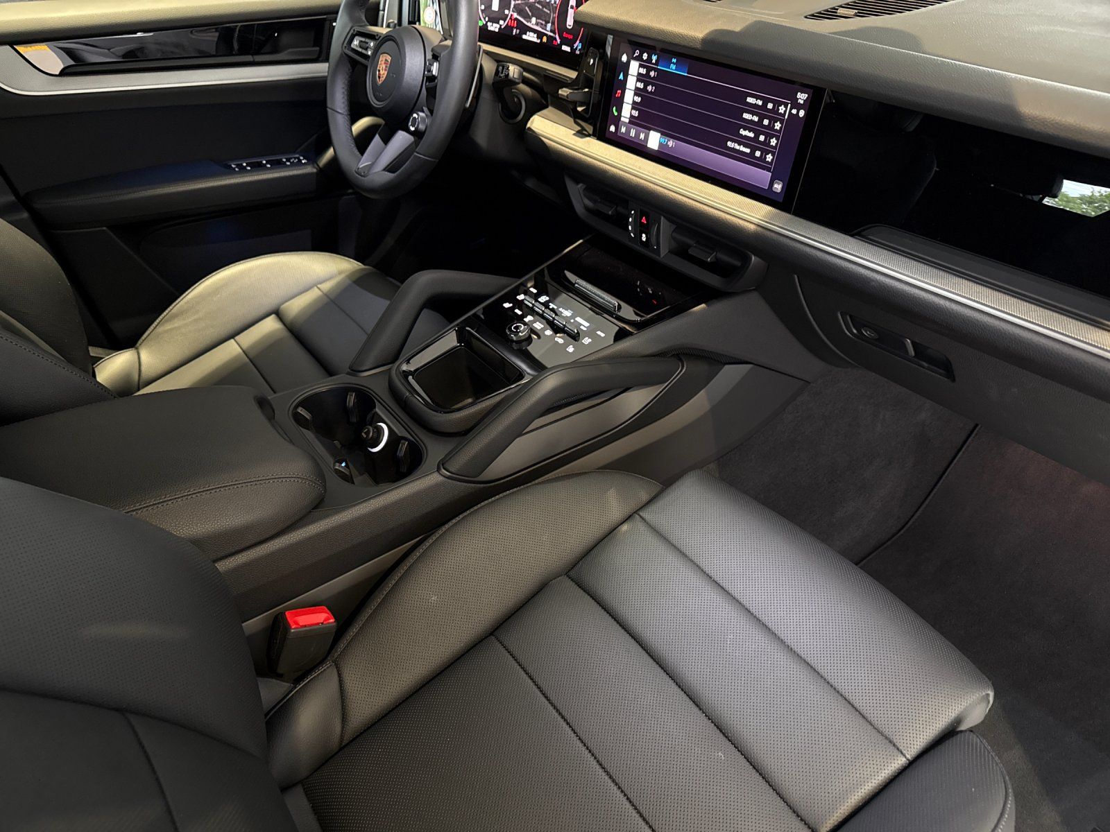 2026 Porsche Cayenne S — full photo 16 of 29