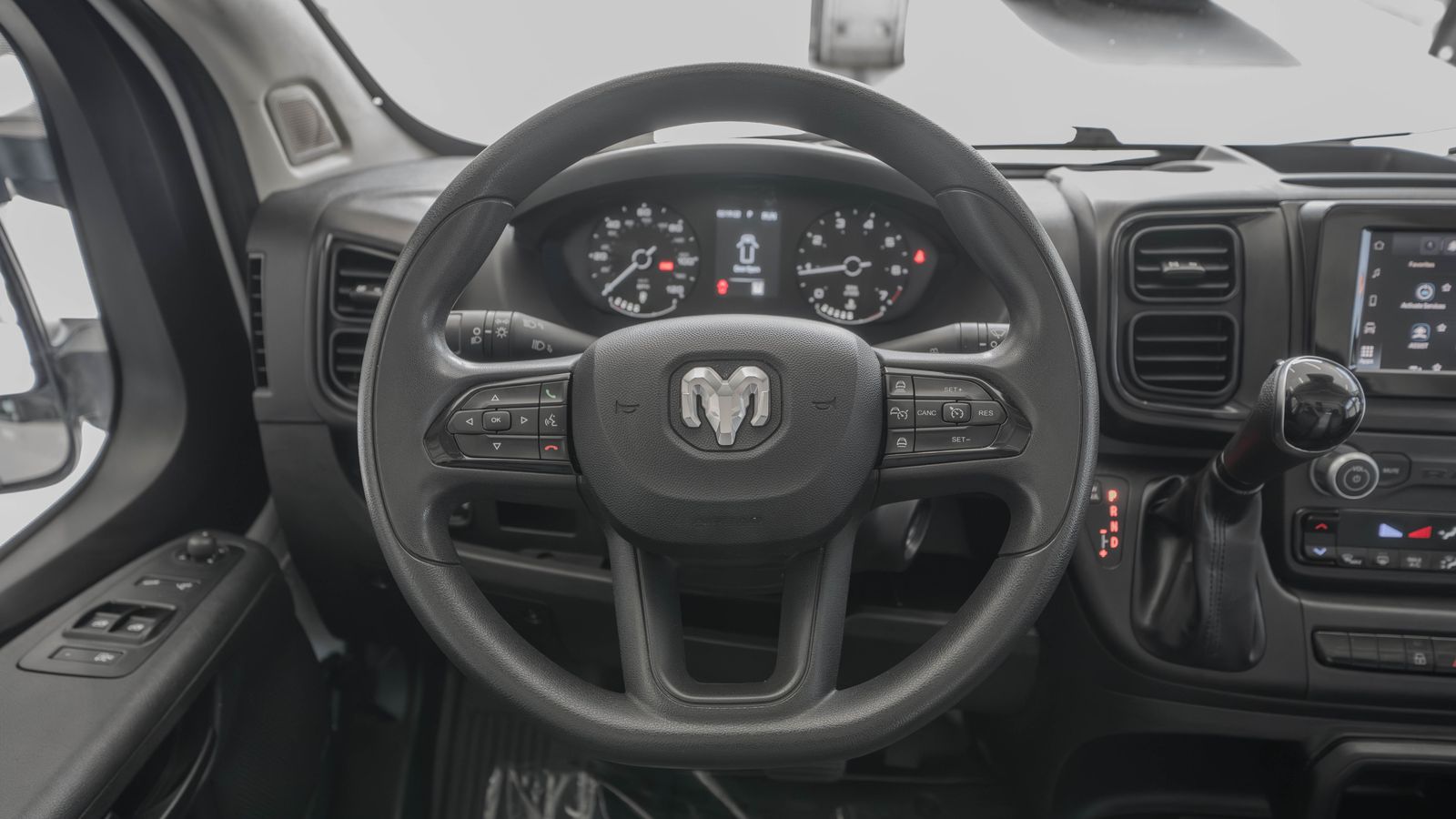 2025 Ram ProMaster 2500 High Roof — foto completa 9 de 34