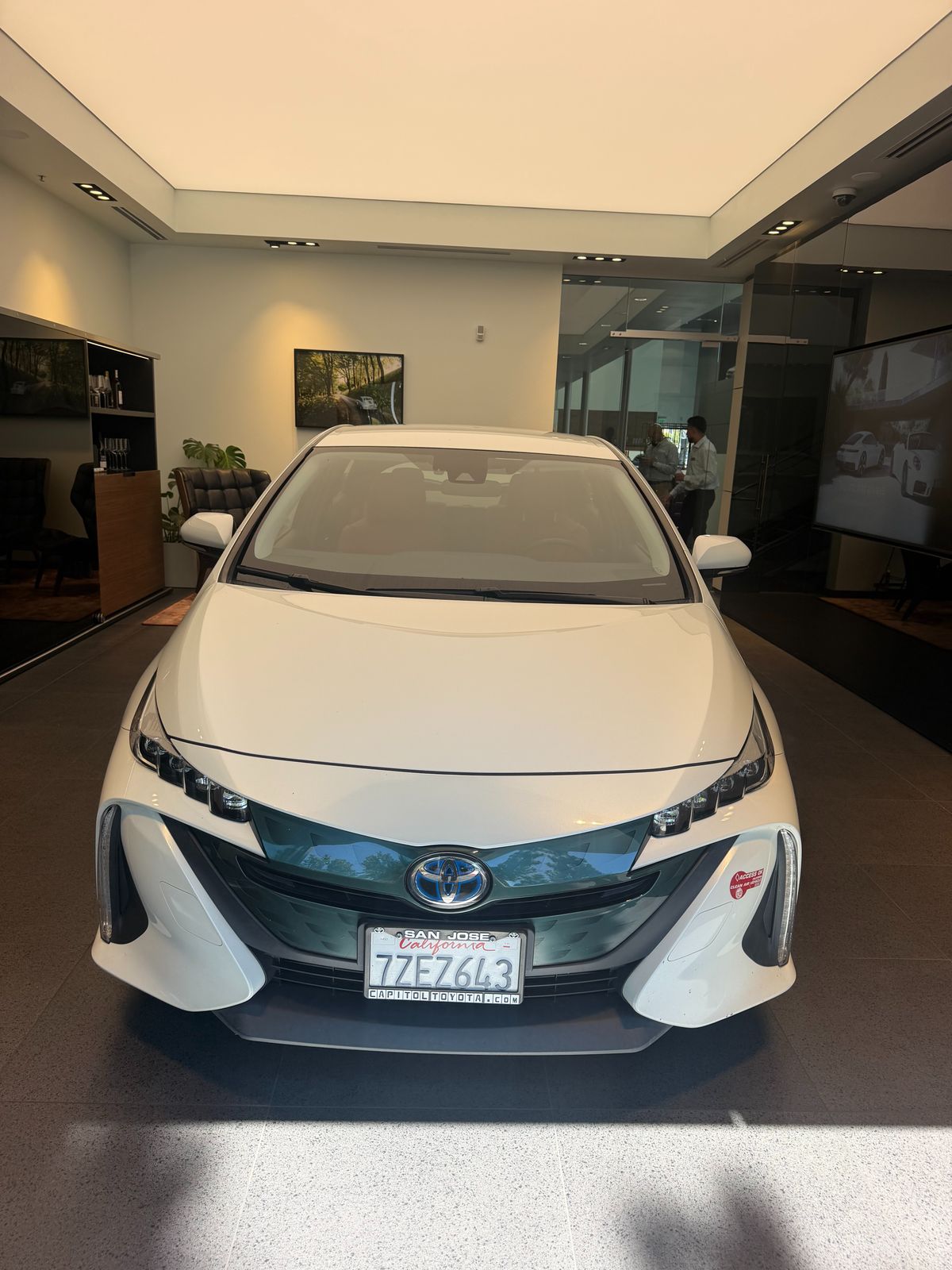 2017 Toyota Prius Prime Premium — full photo 1 of 8
