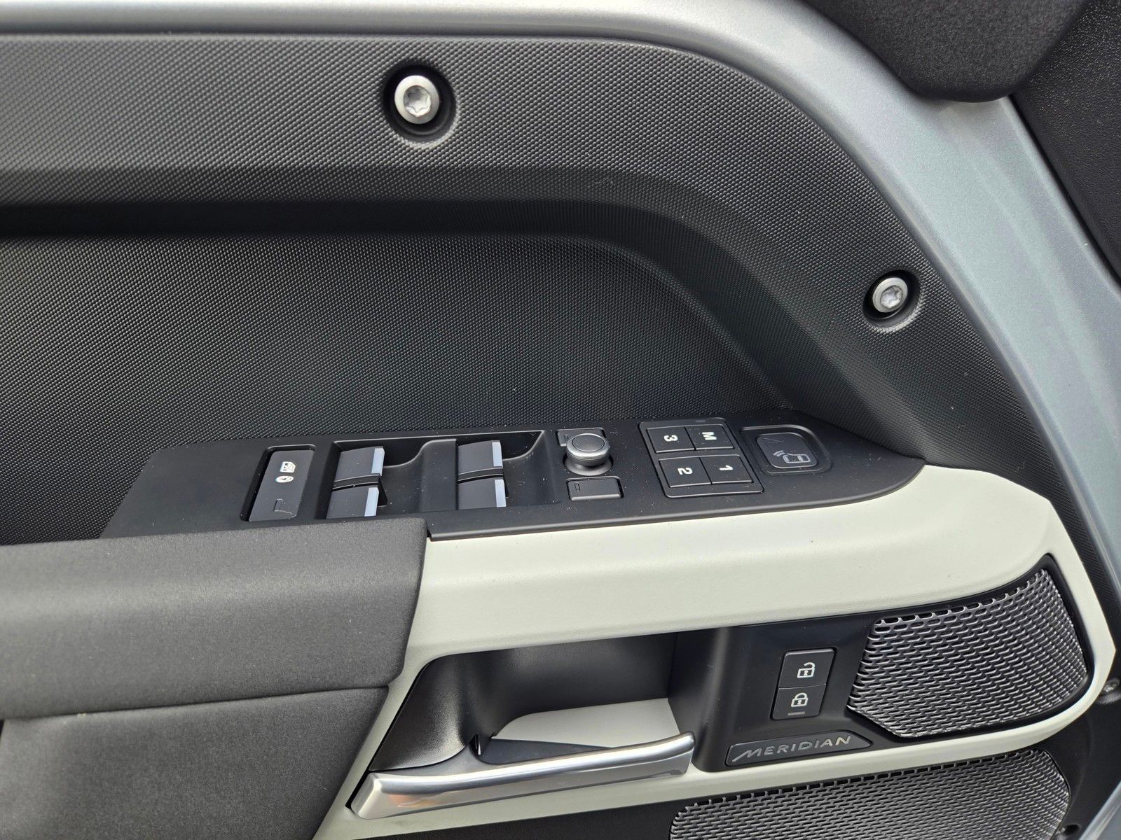 2020 Land Rover Defender 110 SE — foto completa 18 de 45