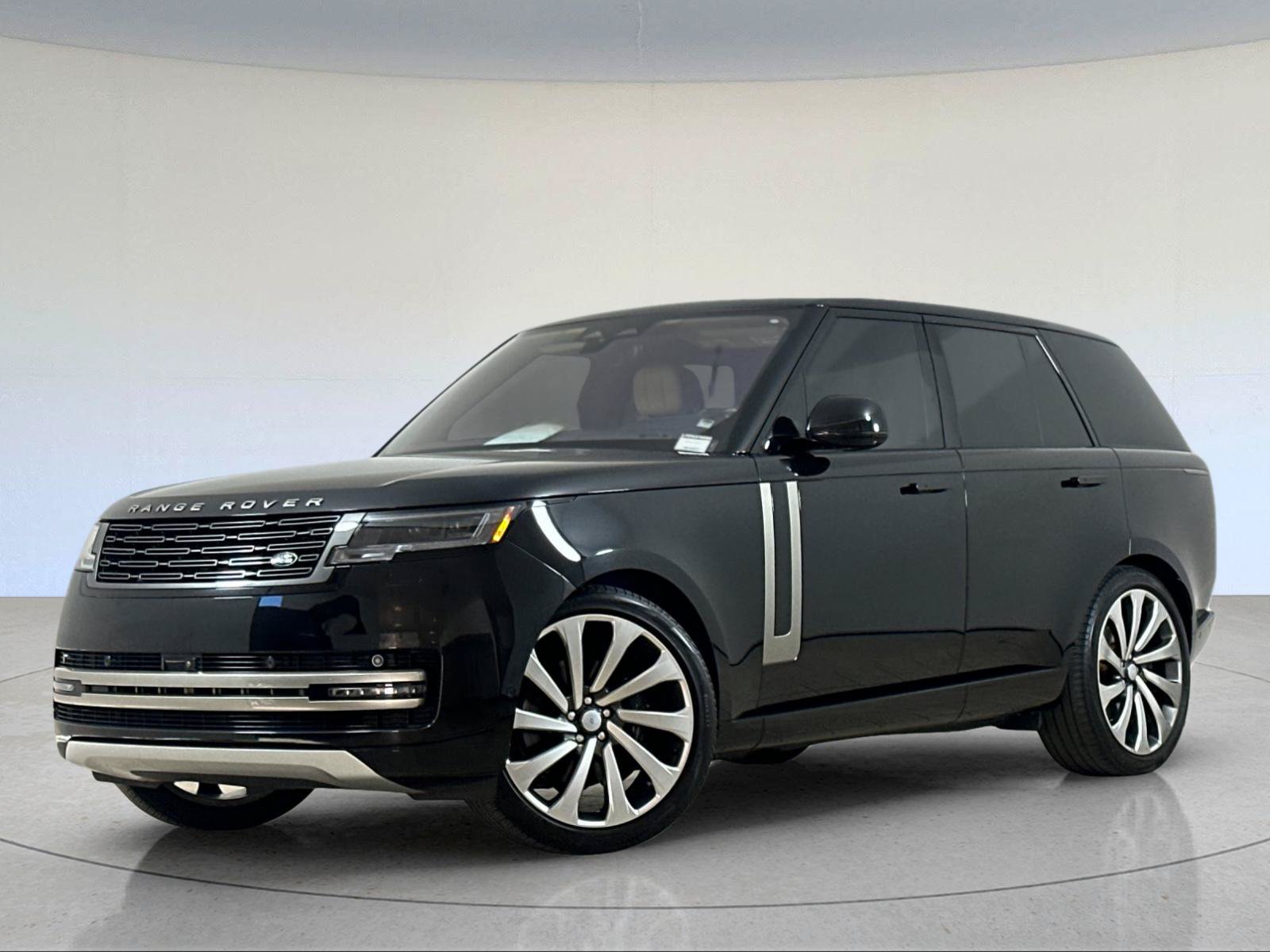 2023 Land Rover Range Rover SE — photo 1 of 27