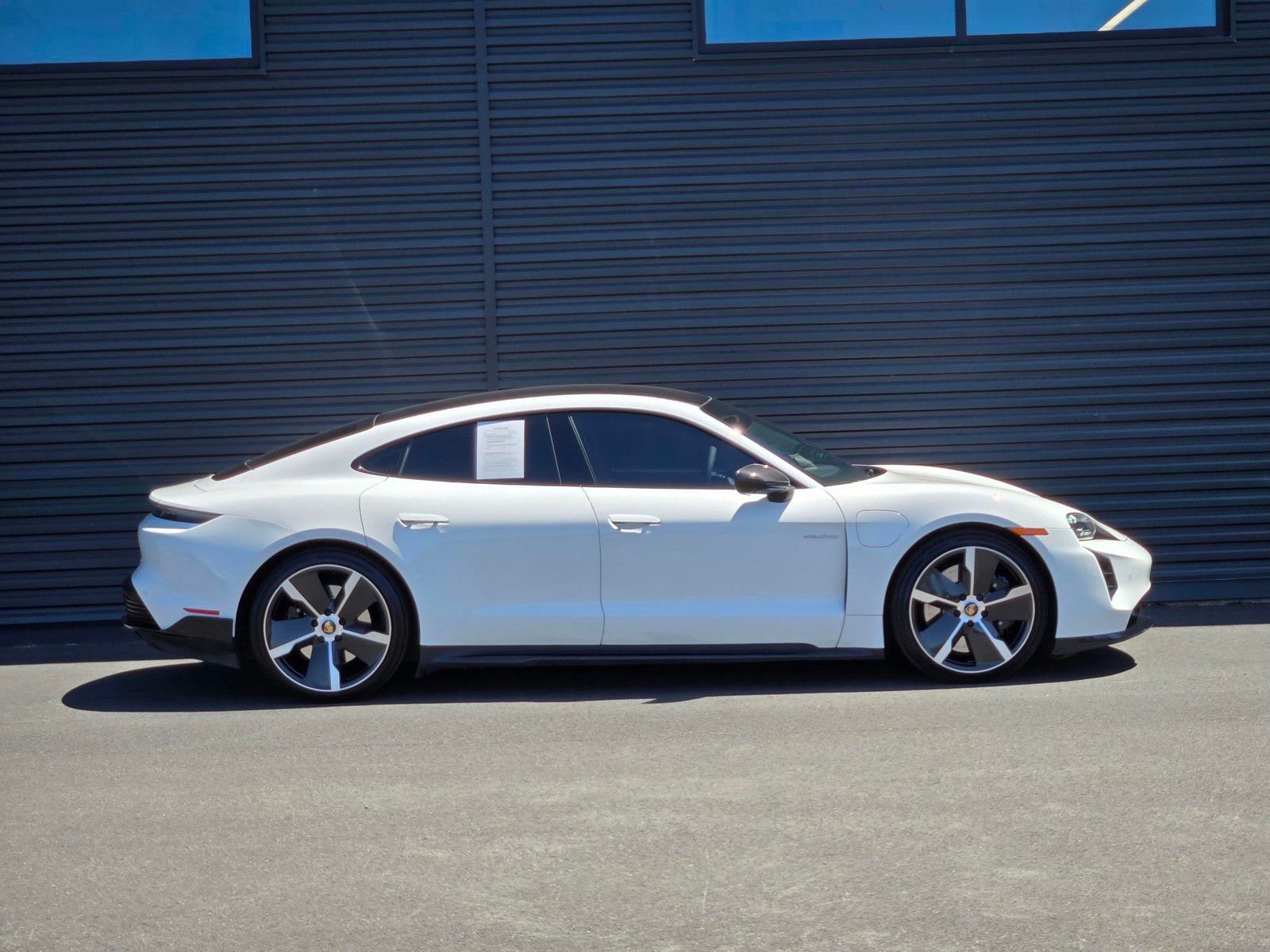2021 Porsche Taycan Turbo — foto completa 8 de 27