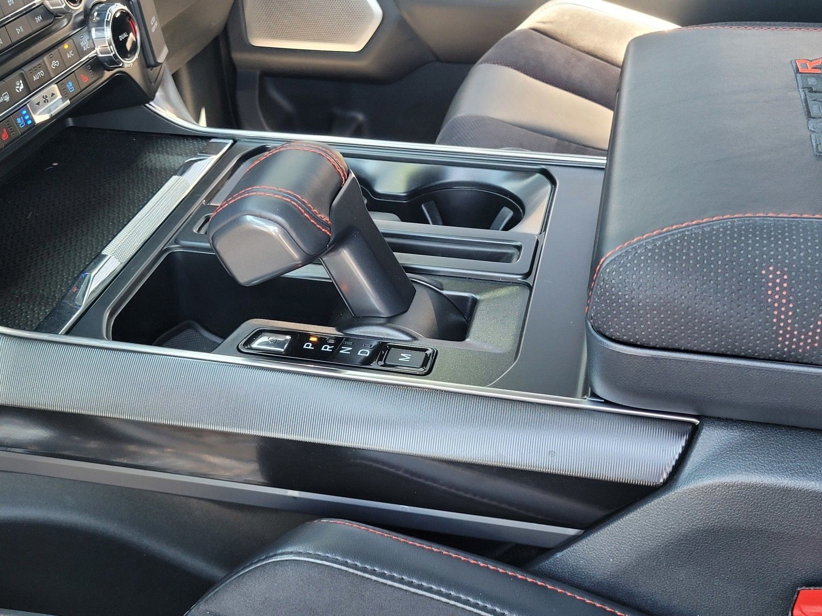 2024 Ford F-150 Raptor — foto completa 22 de 46