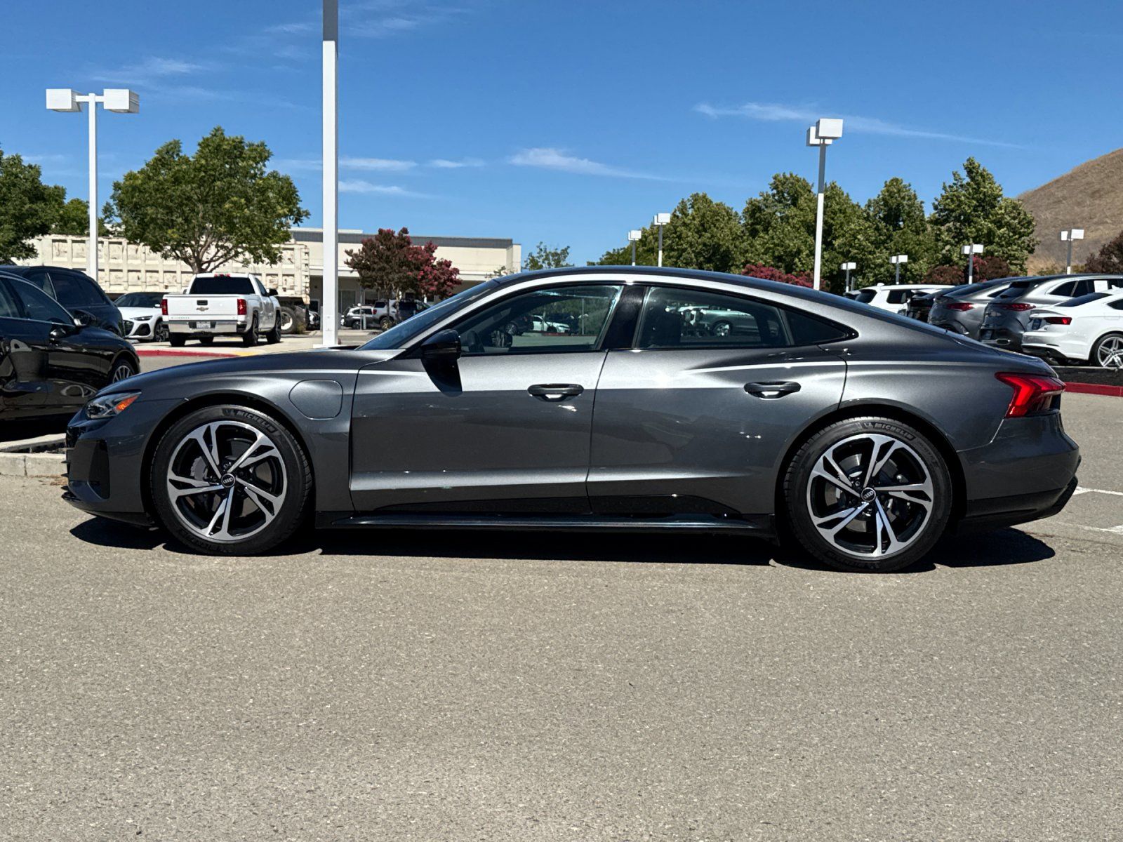 2022 Audi e-tron GT Premium Plus — full photo 2 of 27