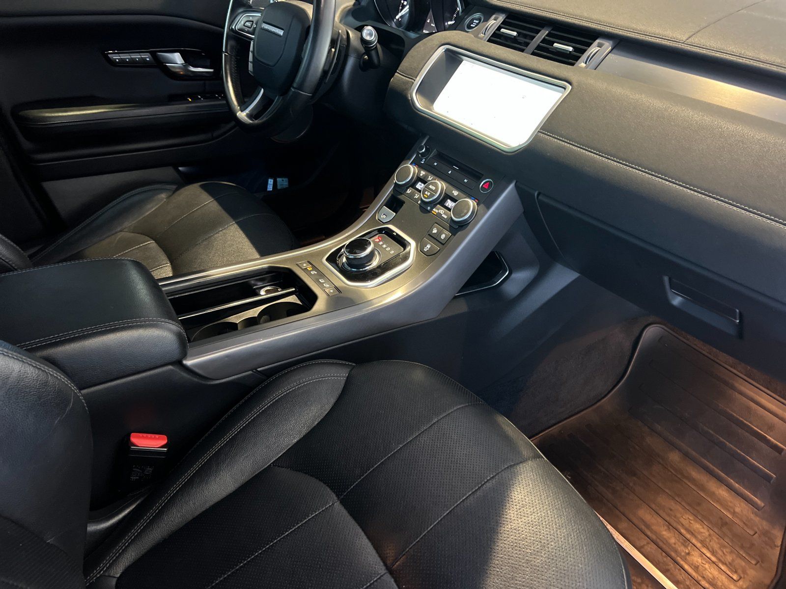 2018 Land Rover Range Rover Evoque Landmark Edition — full photo 15 of 28