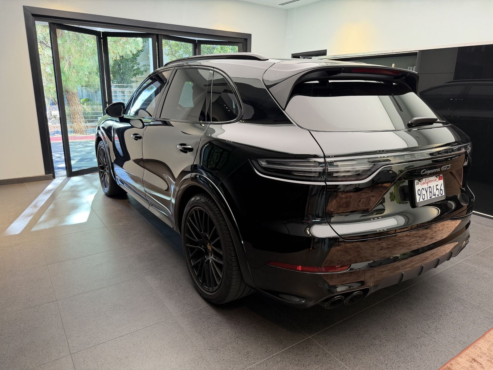 2023 Porsche Cayenne GTS — full photo 4 of 10