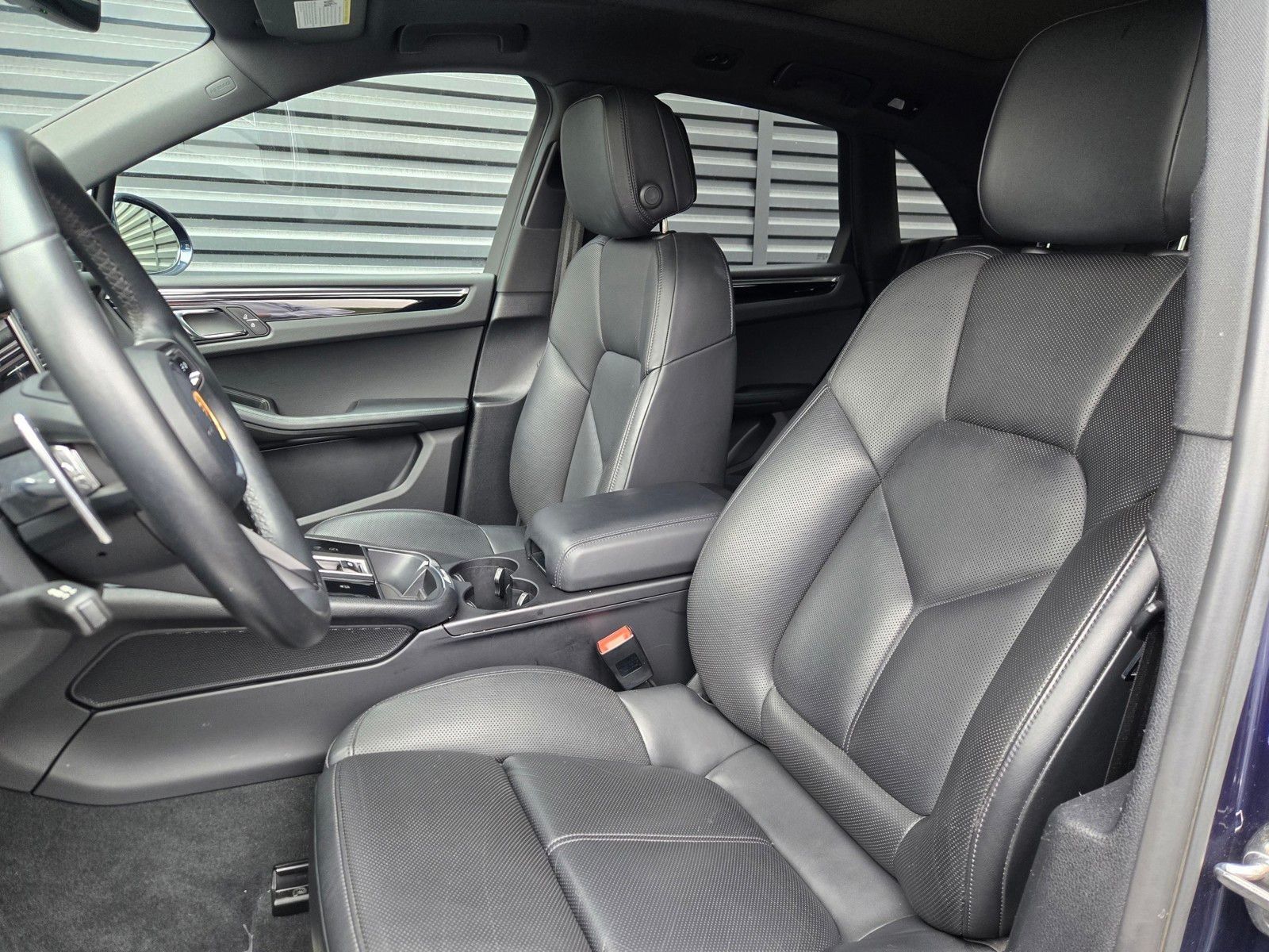 2022 Porsche Macan S — full photo 19 of 45