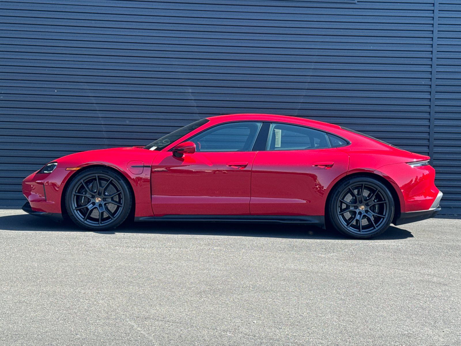2025 Porsche Taycan GTS — full photo 2 of 28